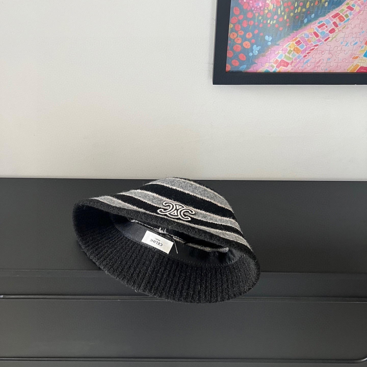 💛配防尘袋【Celine赛琳】2025秋冬新款羊绒条纹拼色渔夫帽独特设计～复古文艺的一款