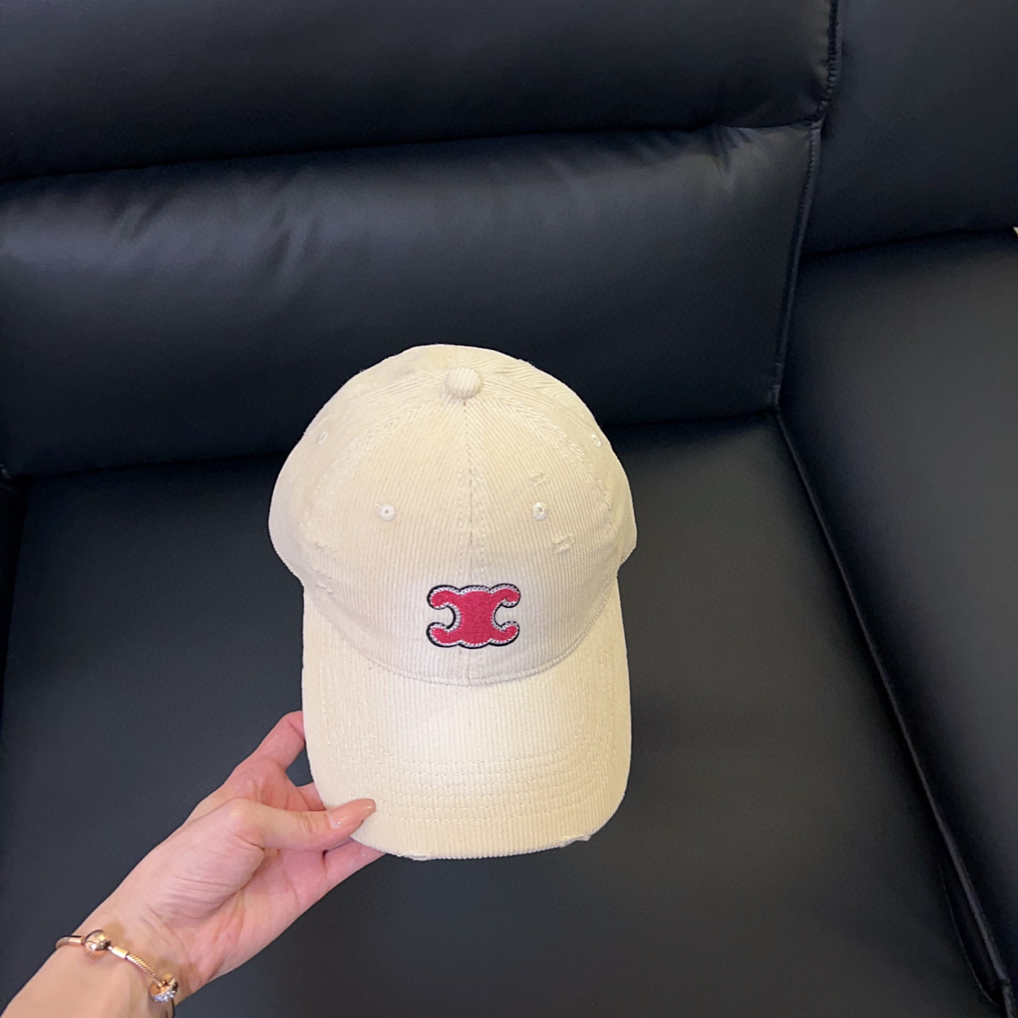 NO:532815,Special offer with dust bag. [CELINE] 2025 new small corduroy made of old baseball cap, men and women's big brands are out on the street~ Daily matching hats, fisherman's hats, baseball caps, knit hats, hats, celine, celine, espadrilles, hats19860909特价配防尘袋.【CELINE赛琳】2025新款小灯芯绒做旧棒球帽,男女款大牌出街～日常搭配帽子渔夫帽棒球帽针织帽,帽子,celine,celine,espadrilles,hats,hat