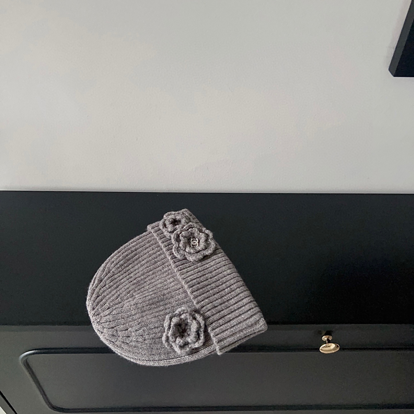 特💛配防尘袋。【CHANEL香奈儿】2025新款小香风山茶花针织毛线帽，独家新款～韩版针织温柔单品