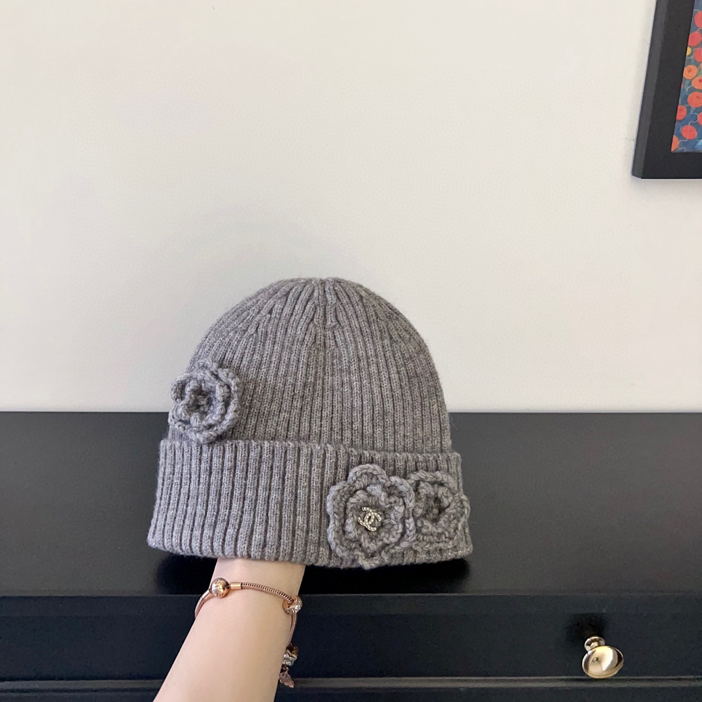 特💛配防尘袋。【CHANEL香奈儿】2025新款小香风山茶花针织毛线帽，独家新款～韩版针织温柔单品