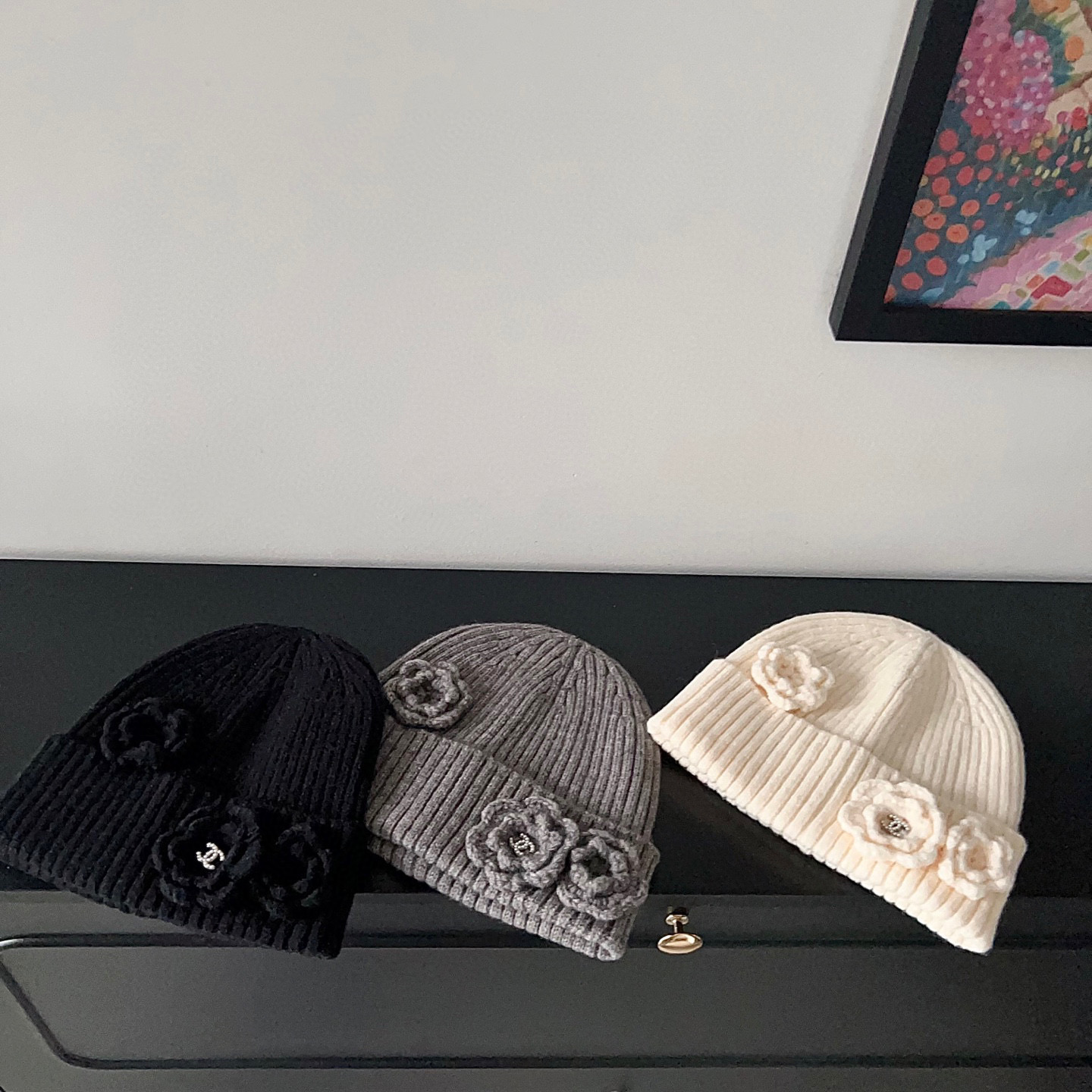 特💛配防尘袋。【CHANEL香奈儿】2025新款小香风山茶花针织毛线帽，独家新款～韩版针织温柔单品