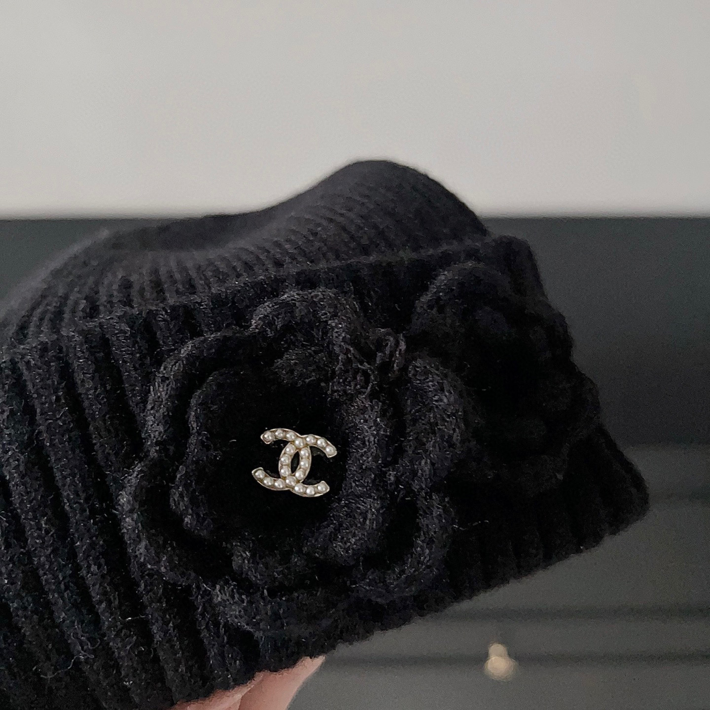 特💛配防尘袋。【CHANEL香奈儿】2025新款小香风山茶花针织毛线帽，独家新款～韩版针织温柔单品