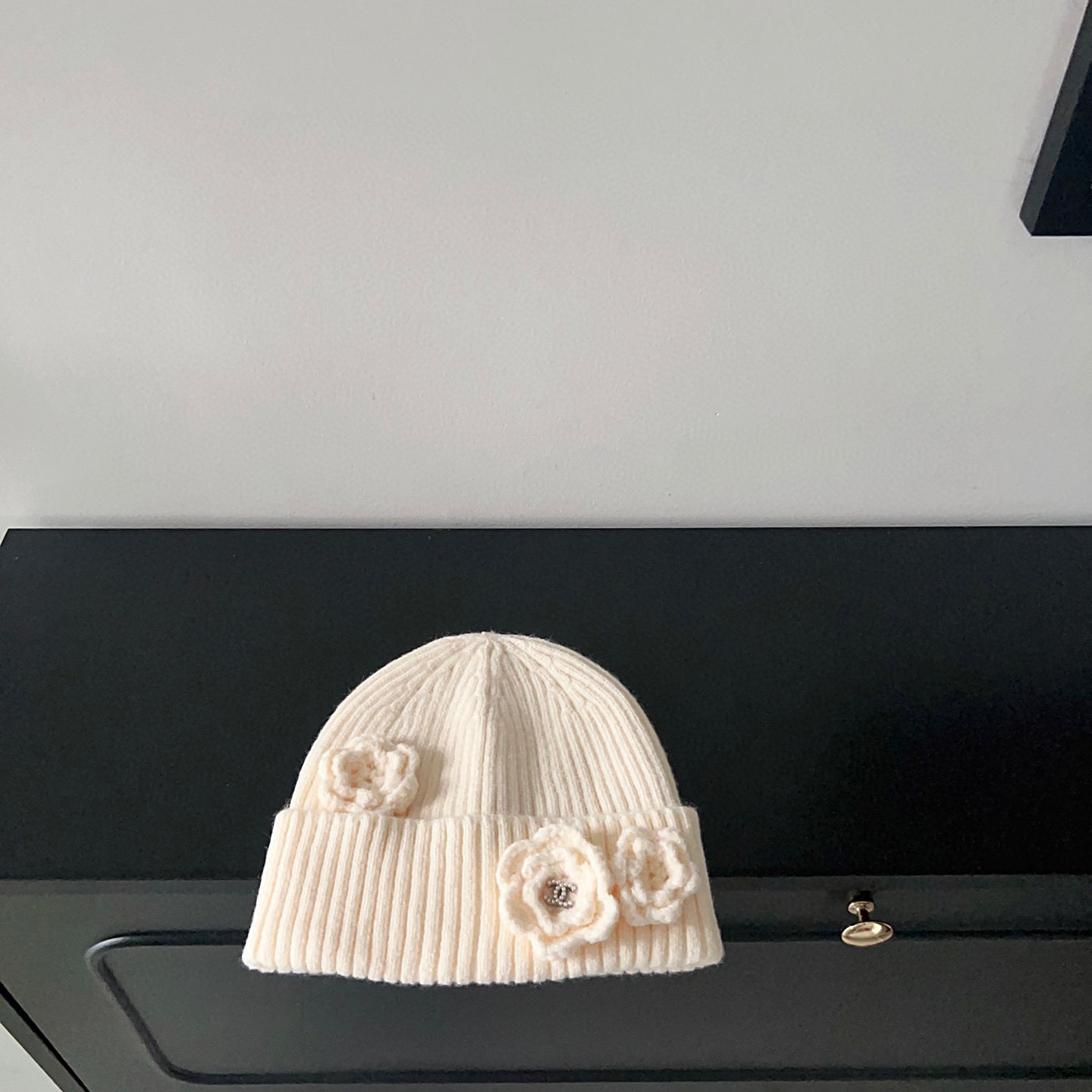 特💛配防尘袋。【CHANEL香奈儿】2025新款小香风山茶花针织毛线帽，独家新款～韩版针织温柔单品