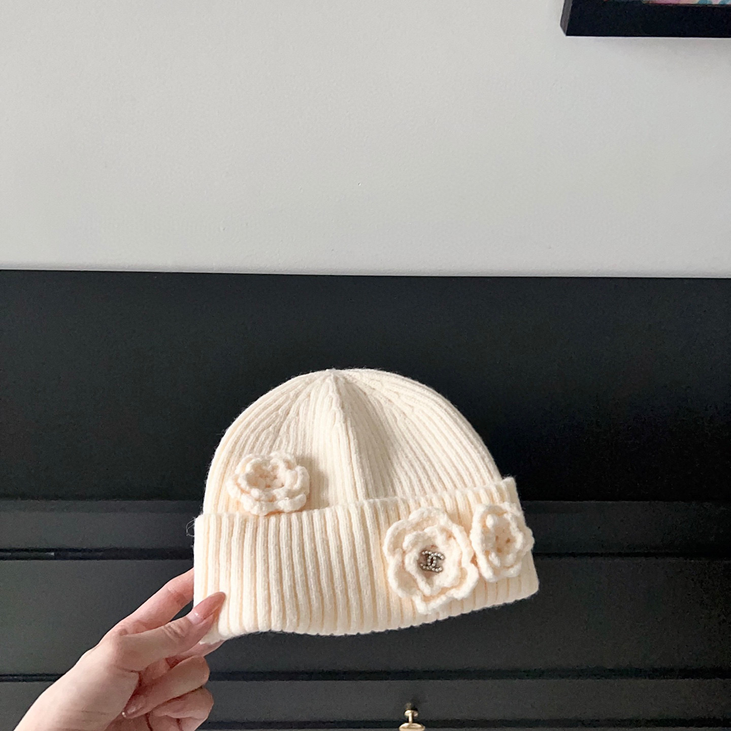 特💛配防尘袋。【CHANEL香奈儿】2025新款小香风山茶花针织毛线帽，独家新款～韩版针织温柔单品