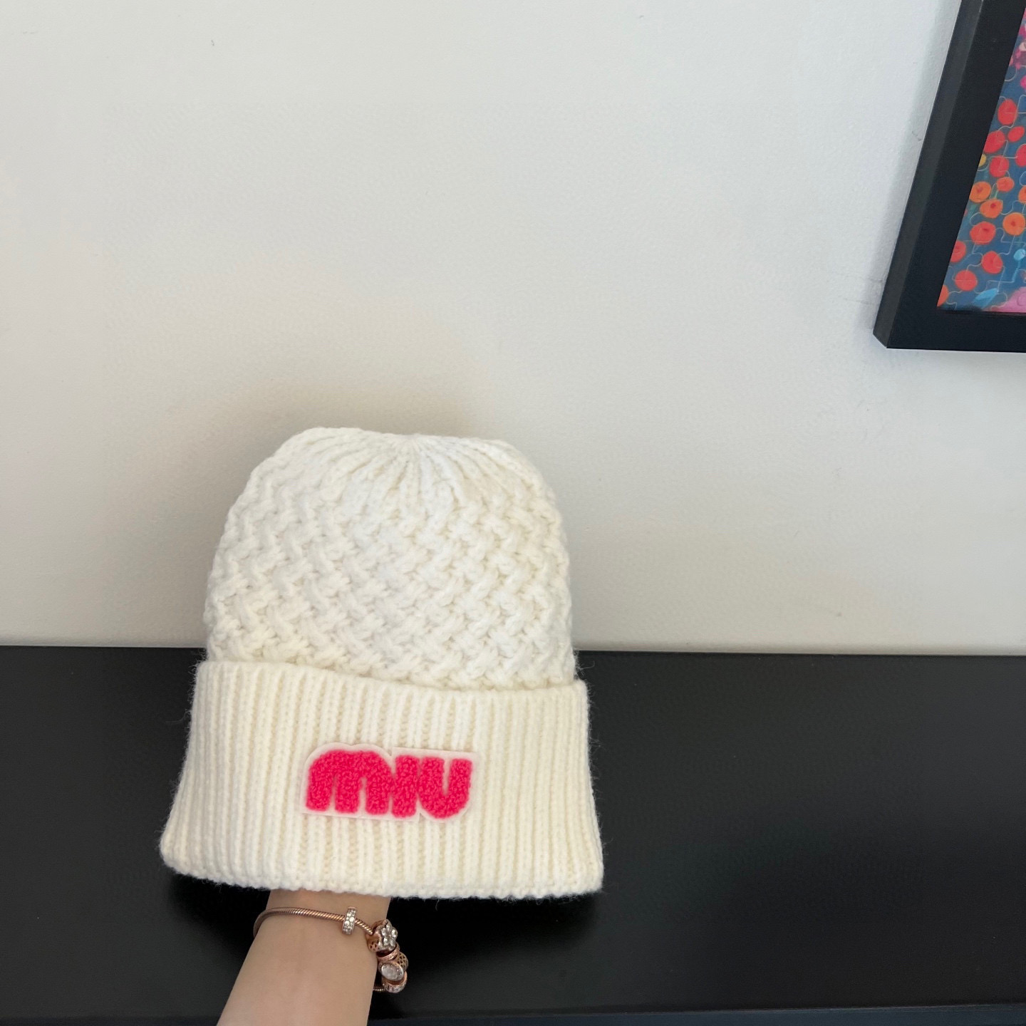 特💛配防尘袋。【MIUMIU缪缪】2025新款麻花亮色搭配针织毛线帽，时尚简约#保暖款