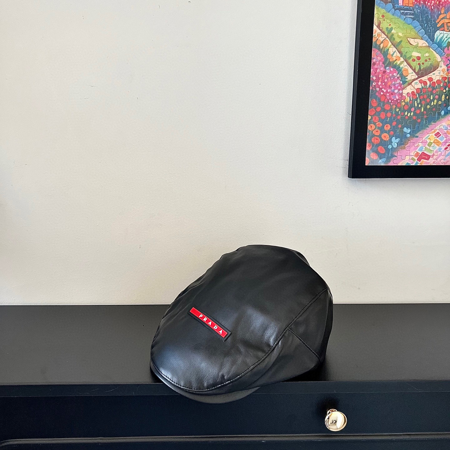 NO:580640,Specially equipped with dust bag [Prada] 2025 new leather simple military hat forward hat, a retro literary style ~ New arrivals hats fisherman hats baseball caps knitted hats, hats, prada, prada, espadrilles, hats19860909特配防尘袋【Prada普拉达】2025新款皮质简约军帽前进帽 复古文艺的一款～新品上架帽子渔夫帽棒球帽针织帽,帽子,prada,prada,espadrilles,hats,hat