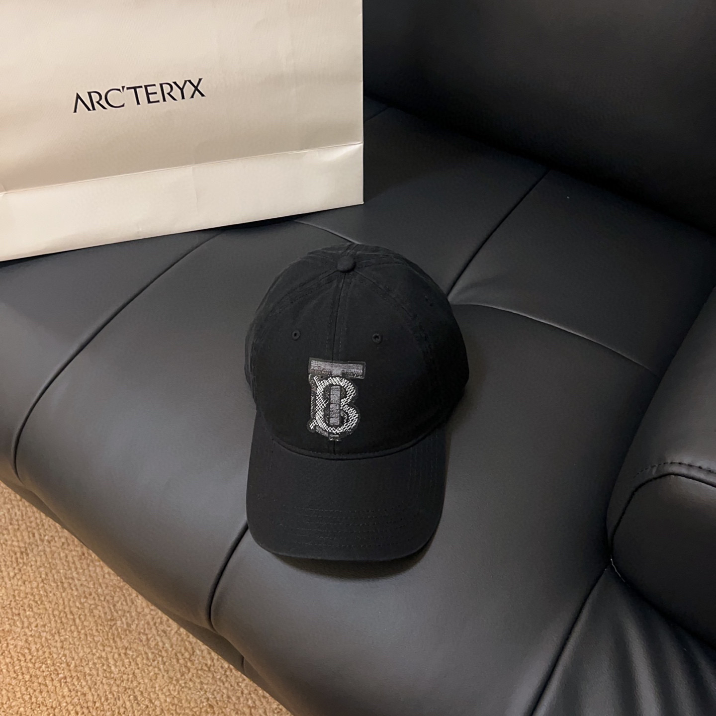 NO:588070,Specially equipped with dust bag. [Burberry] 2025 new pattern simple baseball cap, men's and women's big-name streetwear ~ daily matching hats, fisherman hats, baseball caps, knitted hats, hats, burberry, burberry, espadrilles, hats19860909特配防尘袋.【Burberry巴宝莉】2025新款图案简约棒球帽,男女款大牌出街～日常搭配帽子渔夫帽棒球帽针织帽,帽子,burberry,burberry,espadrilles,hats,hat