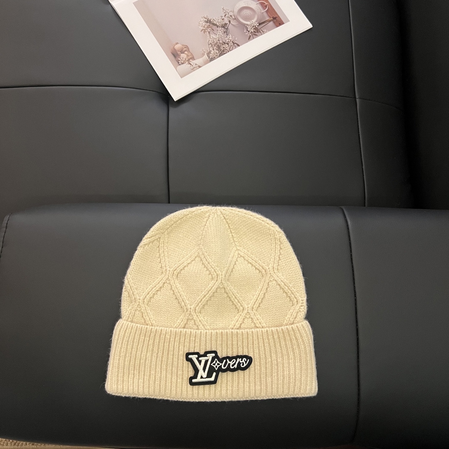 NO:588138,Special price with dust bag. [LV Louis Vuitton] 2025 new big brand small fragrant style knitted woolen hat, fashionable and simple #warm style hat fisherman hat baseball cap knitted hat, hat, louis vuitton, louis vuitton, espadrilles, hats19860909特价配防尘袋.【LV路易威登】2025新款大牌小香风针织毛线帽,时尚简约#保暖款帽子渔夫帽棒球帽针织帽,帽子,louis vuitton,louis vuitton,espadrilles,hats,hat