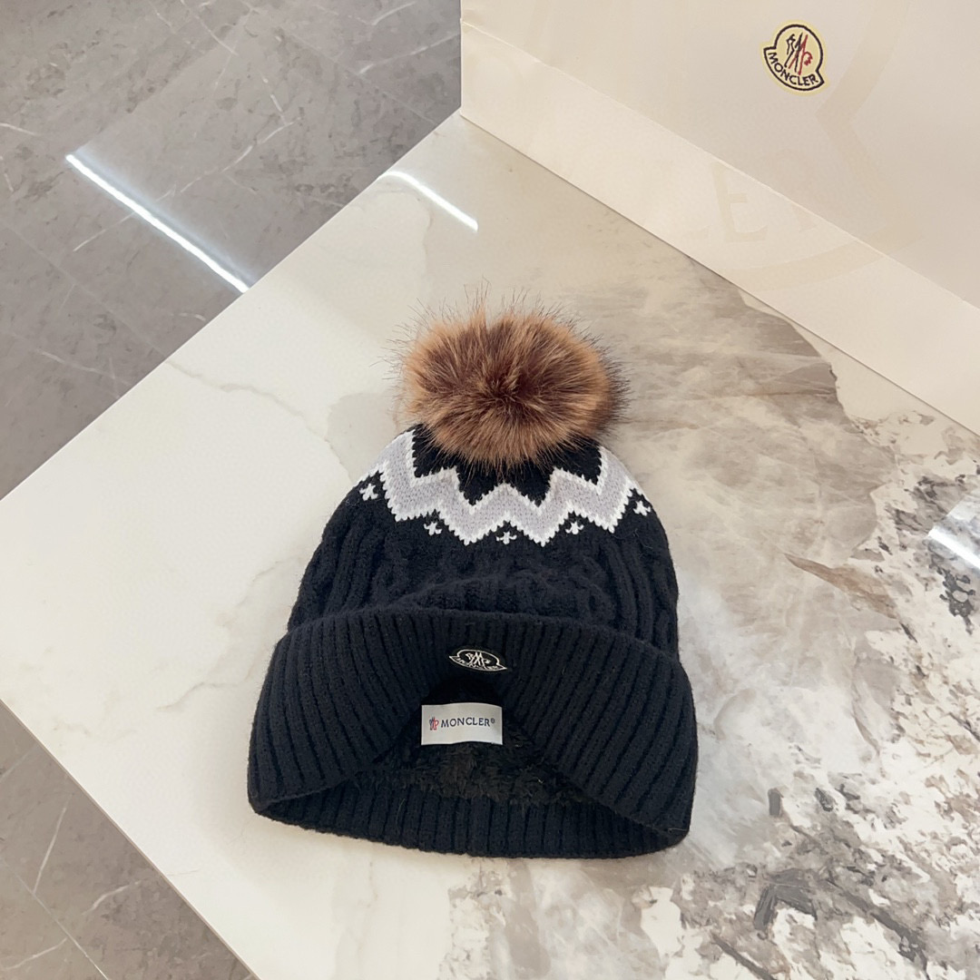 💛配防尘袋 【MONCLER蒙口】2025秋冬新款森系麻花纹路针织毛球毛线帽#非常有质感的一款～闭眼入