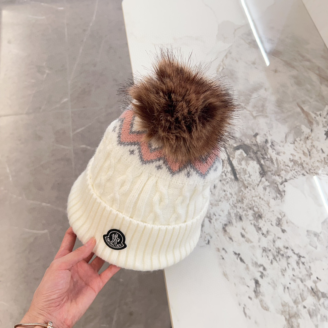 💛配防尘袋 【MONCLER蒙口】2025秋冬新款森系麻花纹路针织毛球毛线帽#非常有质感的一款～闭眼入