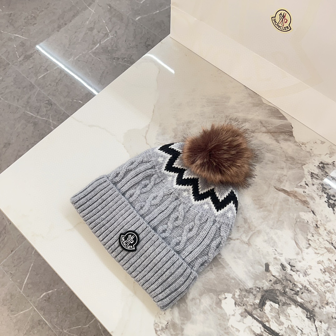 💛配防尘袋 【MONCLER蒙口】2025秋冬新款森系麻花纹路针织毛球毛线帽#非常有质感的一款～闭眼入
