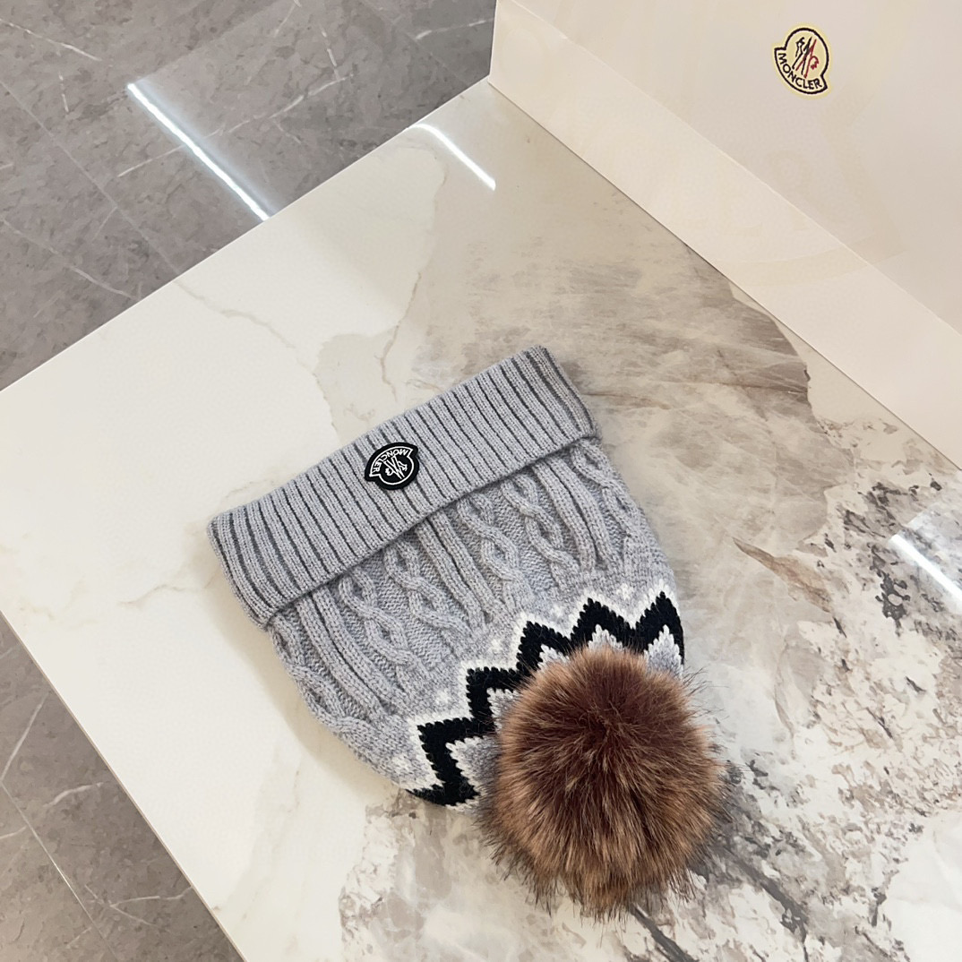 💛配防尘袋 【MONCLER蒙口】2025秋冬新款森系麻花纹路针织毛球毛线帽#非常有质感的一款～闭眼入