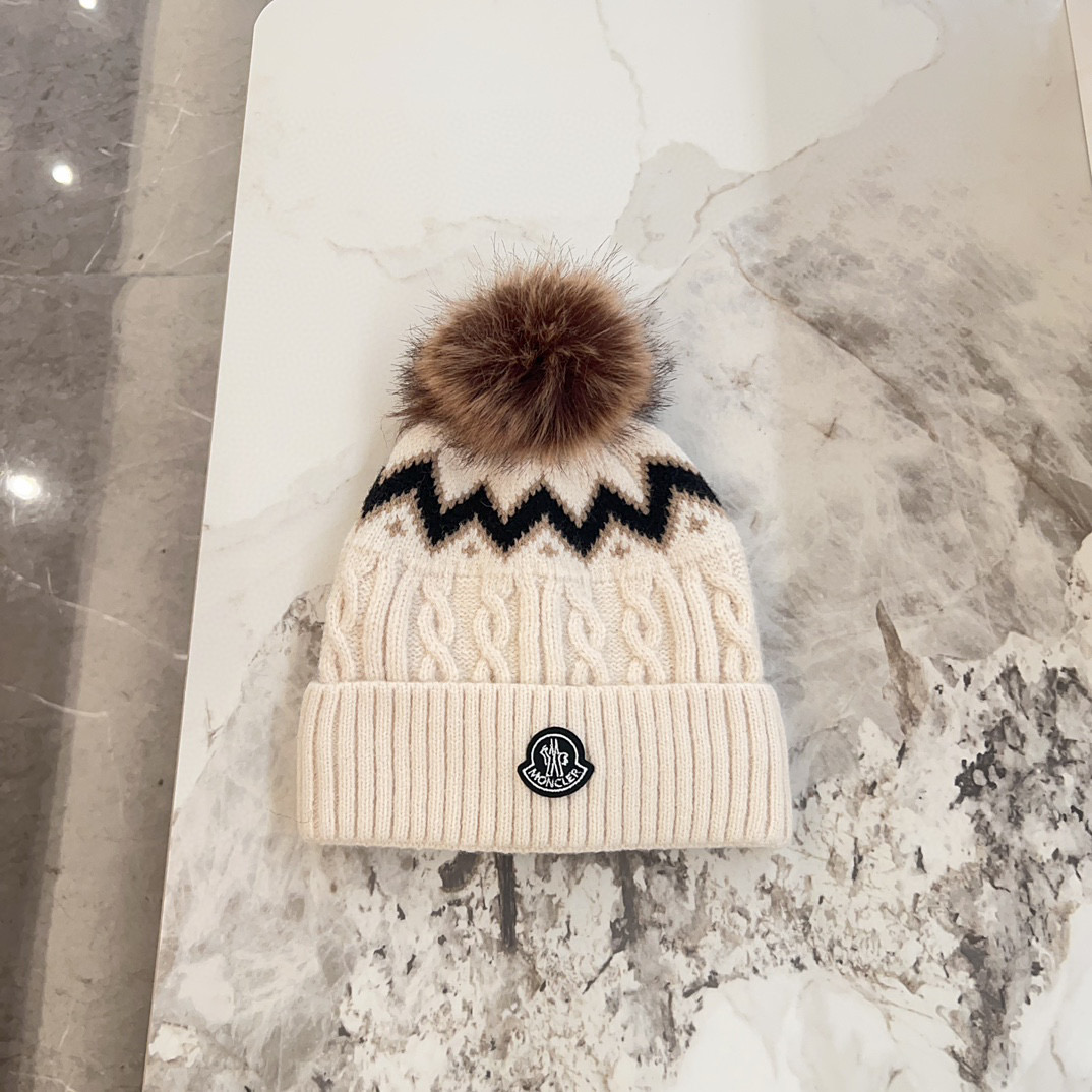 💛配防尘袋 【MONCLER蒙口】2025秋冬新款森系麻花纹路针织毛球毛线帽#非常有质感的一款～闭眼入