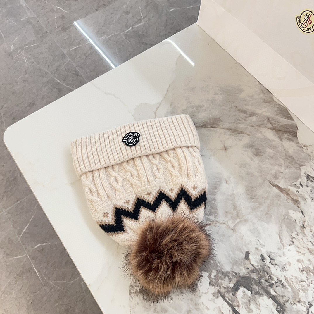 💛配防尘袋 【MONCLER蒙口】2025秋冬新款森系麻花纹路针织毛球毛线帽#非常有质感的一款～闭眼入