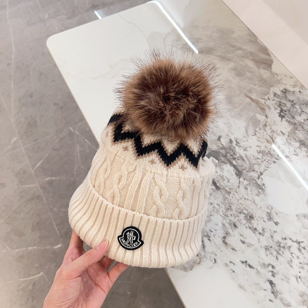 💛配防尘袋 【MONCLER蒙口】2025秋冬新款森系麻花纹路针织毛球毛线帽#非常有质感的一款～闭眼入