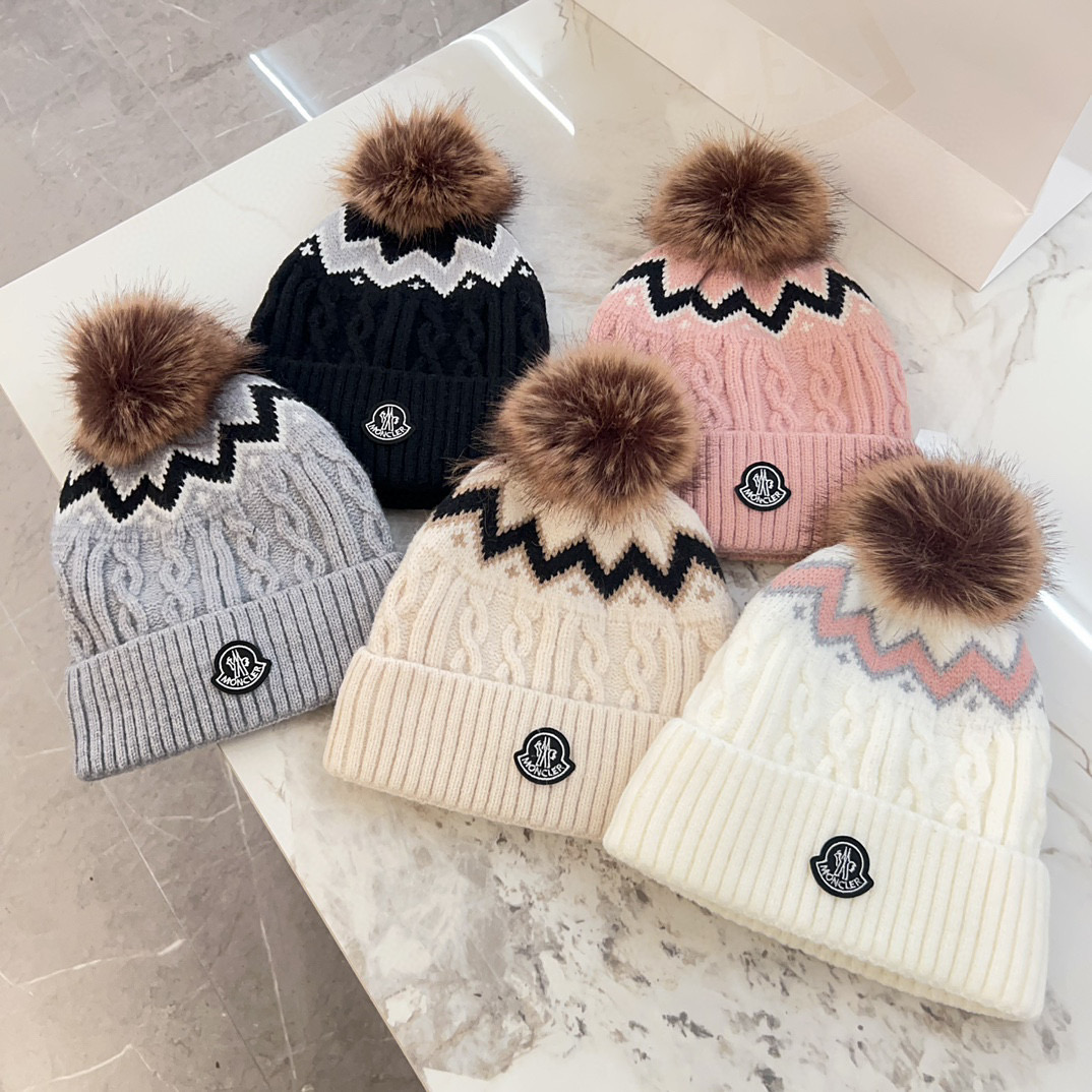 💛配防尘袋 【MONCLER蒙口】2025秋冬新款森系麻花纹路针织毛球毛线帽#非常有质感的一款～闭眼入