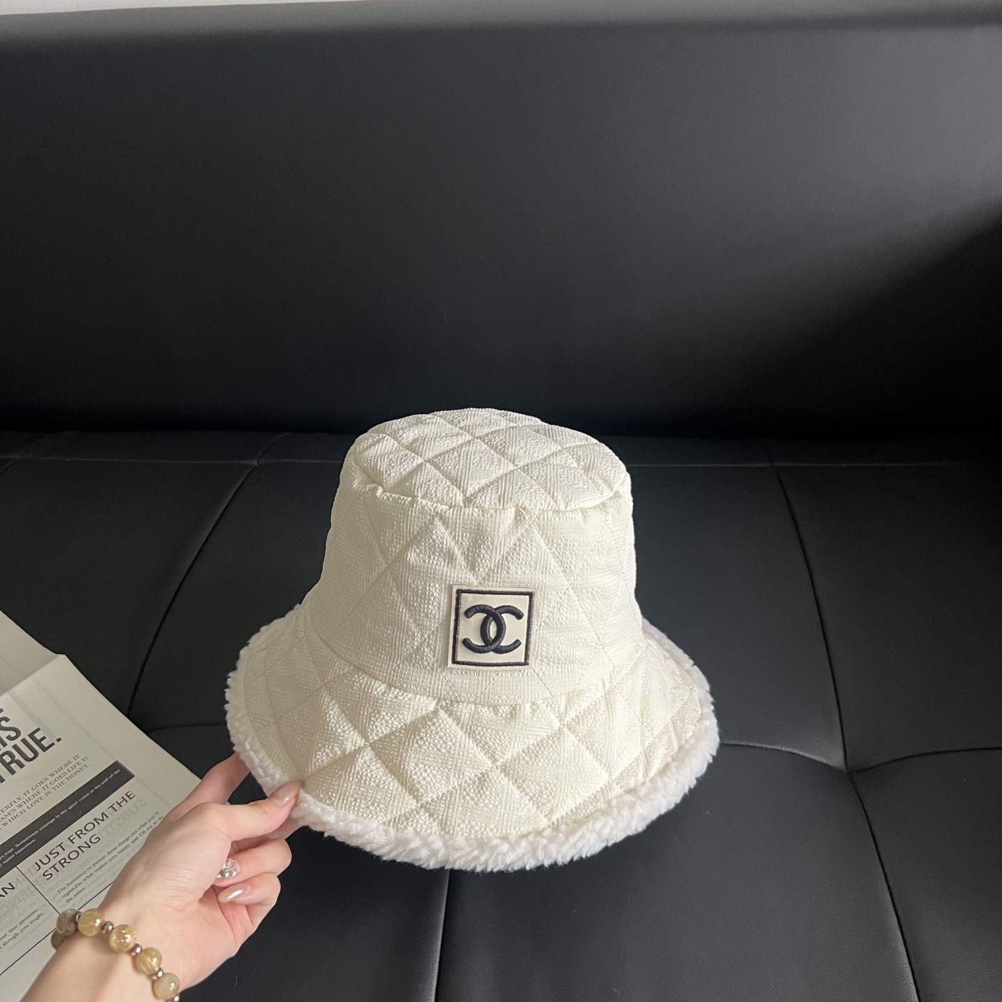 💛配防尘袋【CHANEL香奈儿】2025秋冬新款小香风羊羔毛渔夫帽，独特设计～复古文艺的一款