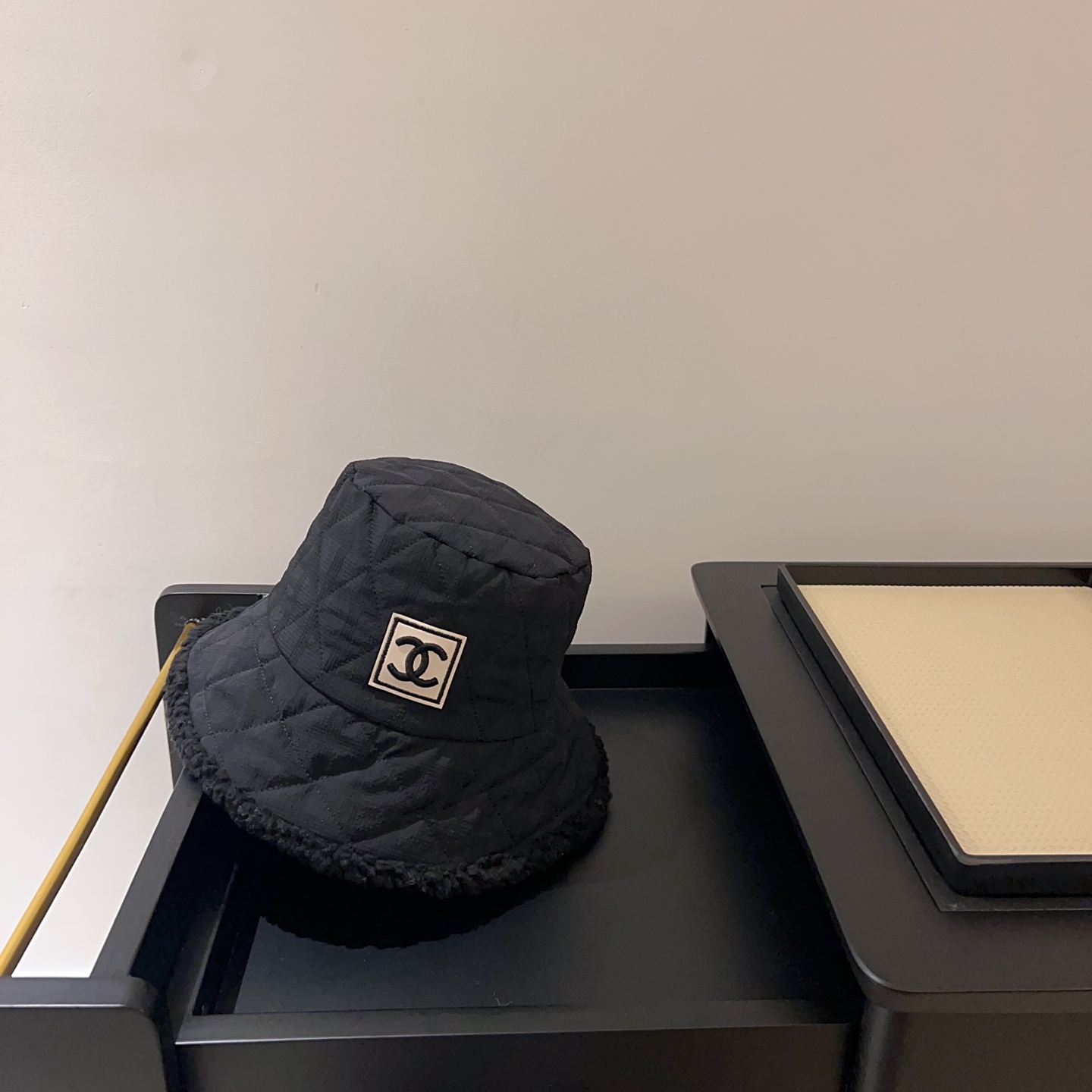 💛配防尘袋【CHANEL香奈儿】2025秋冬新款小香风羊羔毛渔夫帽，独特设计～复古文艺的一款