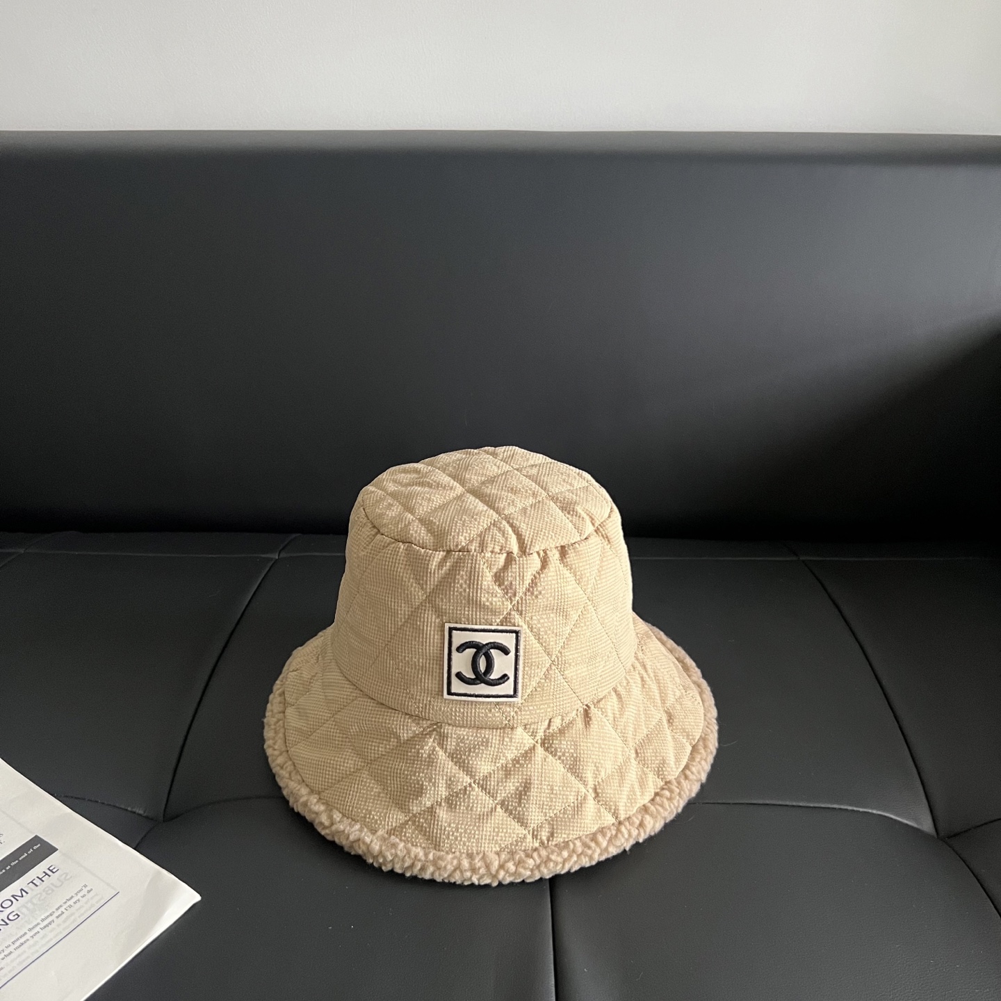 💛配防尘袋【CHANEL香奈儿】2025秋冬新款小香风羊羔毛渔夫帽，独特设计～复古文艺的一款