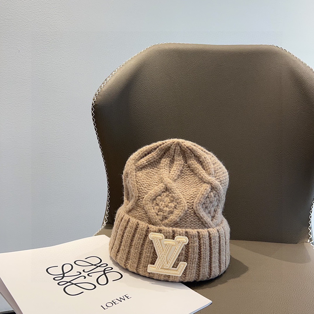 NO:604658,Special price with dust bag. [LV Louis Vuitton] 2025 autumn and winter big-name twist knitted woolen hats, very versatile hats for men and women, fisherman hats, baseball caps, knitted hats, hats, louis vuitton, louis vuitton, espadrilles, hats19860909特价配防尘袋.【LV路易威登】2025秋冬麻花大牌针织毛线帽,男女款非常百搭帽子渔夫帽棒球帽针织帽,帽子,louis vuitton,louis vuitton,espadrilles,hats,hat
