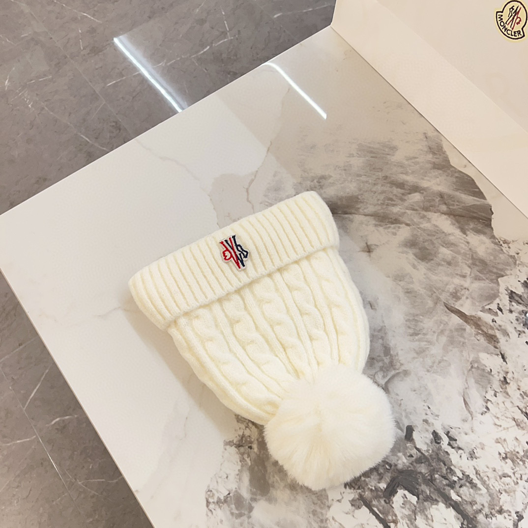 💛配防尘袋 【MONCLER蒙口】2025秋冬新款麻花纹路针织毛球毛线帽#非常有质感的一款～闭眼入