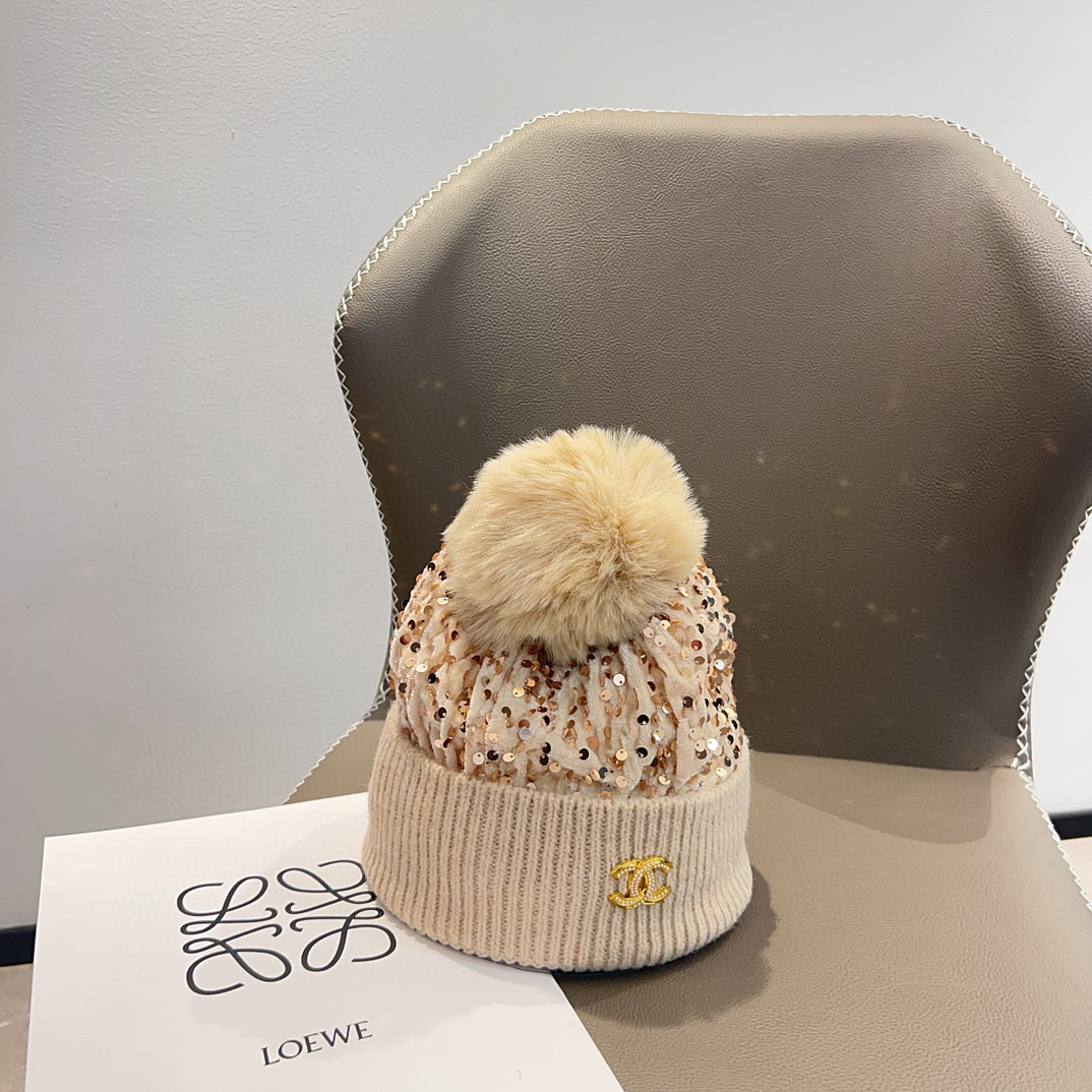 NO:617682,Specially equipped with dust bag [CHANEL Chanel] 2025 autumn and winter new sequined small fragrant knitted fur ball beanie # A very textured one ~ close your eyes and put it into the hat fisherman hat baseball cap knitted hat, hat, chanel, chanel, espadrilles, hats19860909特配防尘袋【CHANEL香奈儿】2025秋冬新款亮片小香风针织毛球毛线帽# 非常有质感的一款～闭眼入帽子渔夫帽棒球帽针织帽,帽子,chanel,chanel,espadrilles,hats,hat