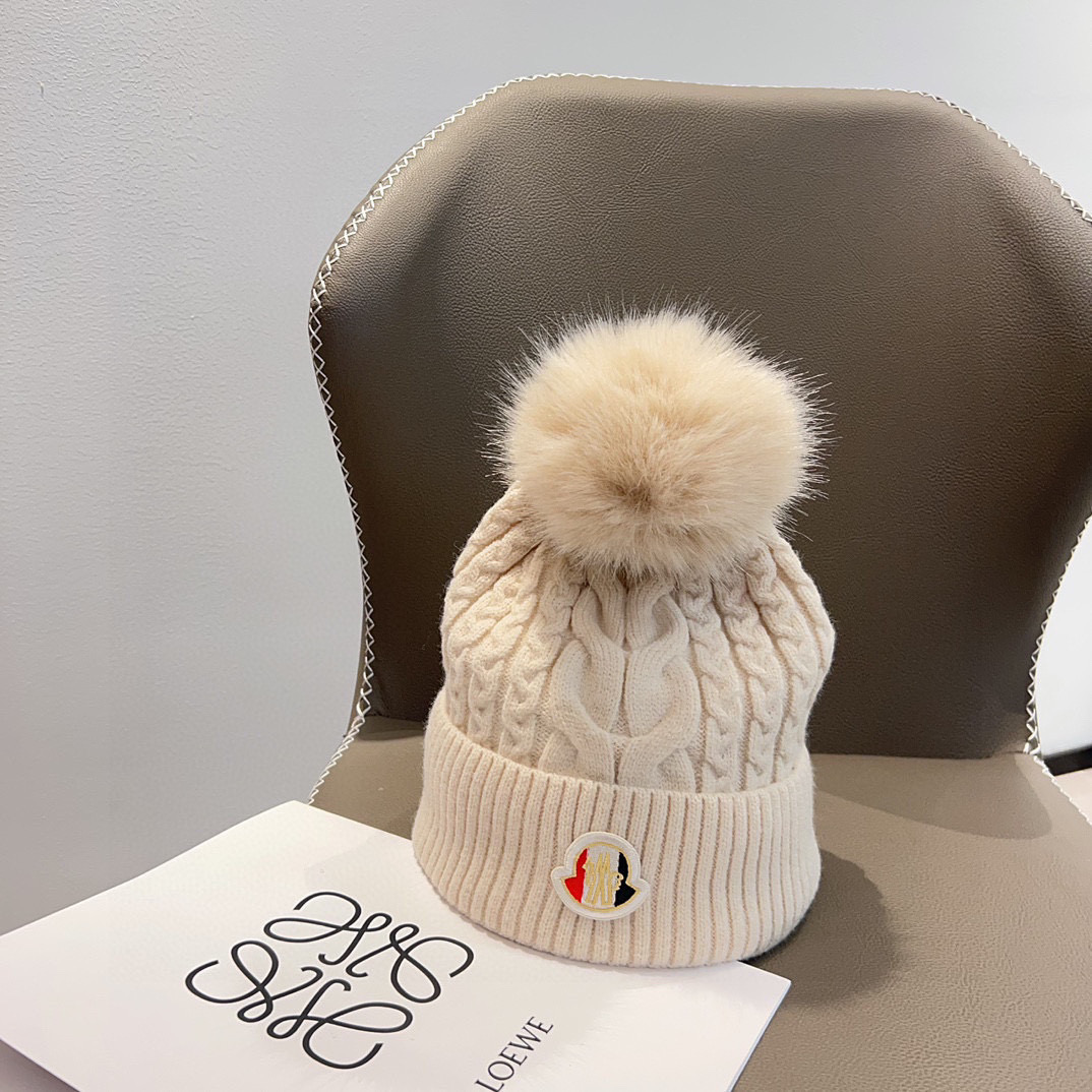 NO:617687,Specially equipped with dust bag [MONCLER Mouth Mouth] 2025 new autumn and winter small fragrant twist knitted fur ball beanie# A very textured one ~ close your eyes and put it into the hat fisherman hat baseball cap knitted hat, hat, Moncler, espadrilles, hats19860909特配防尘袋【MONCLER蒙口】2025秋冬新款小香风麻花针织毛球毛线帽# 非常有质感的一款～闭眼入帽子渔夫帽棒球帽针织帽,帽子,Moncler,espadrilles,hats,hat