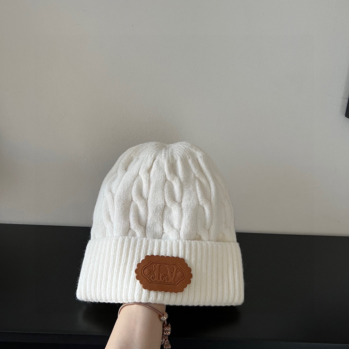 💛配防尘袋。【lv路易威登】2025新款麻花男女精致款针织毛线帽，时尚简约#保暖款