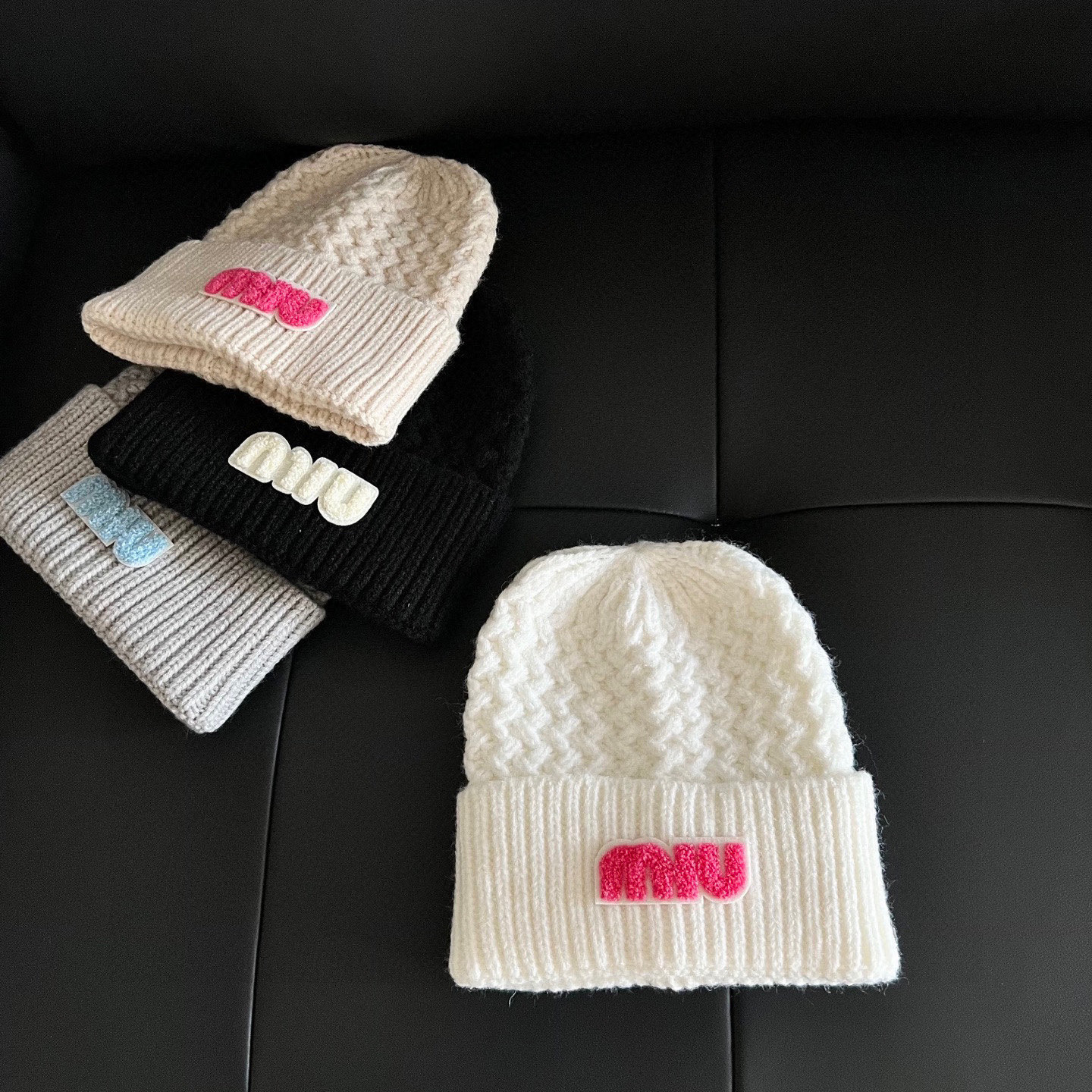 💛配防尘袋。【MIUMIU缪缪】2025新款麻花亮色搭配针织毛线帽，时尚简约#保暖款