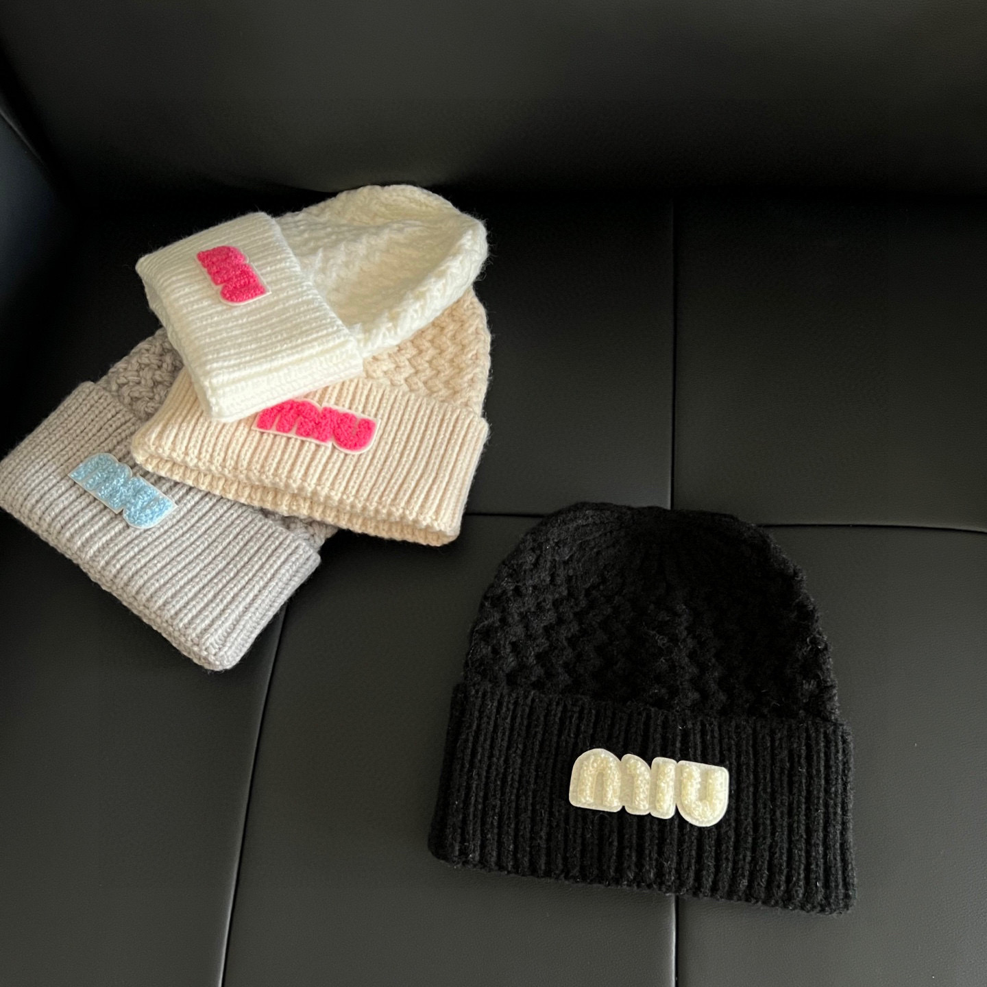 💛配防尘袋。【MIUMIU缪缪】2025新款麻花亮色搭配针织毛线帽，时尚简约#保暖款