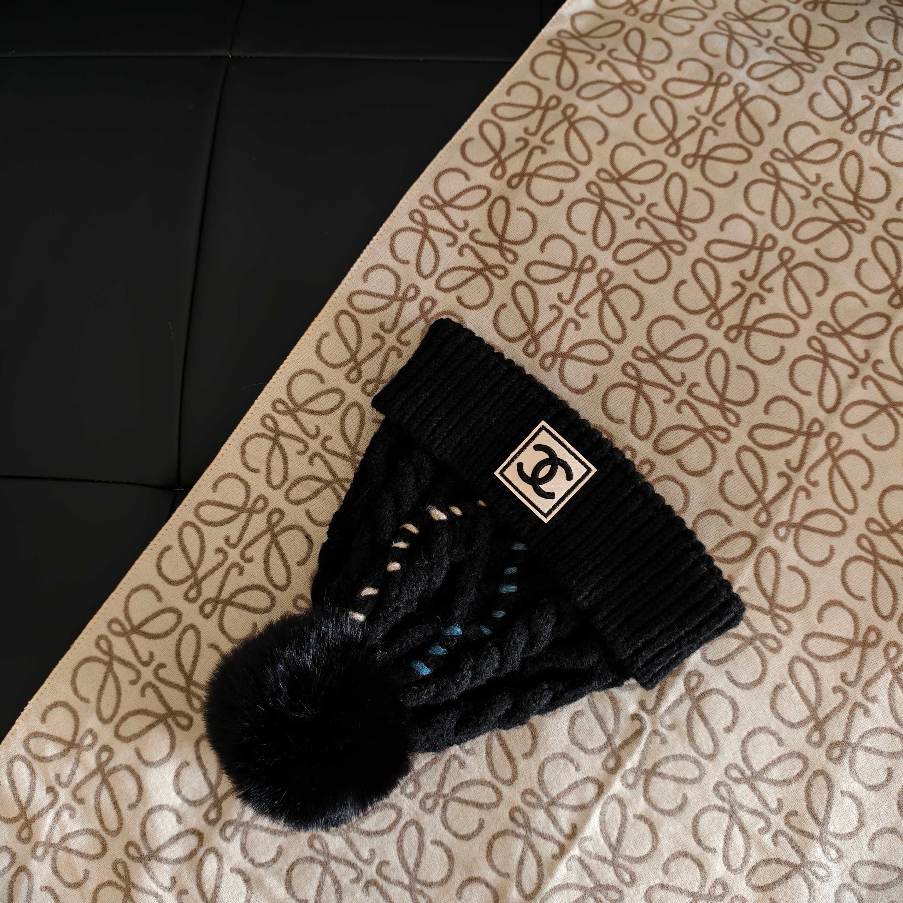 💛配防尘袋 【CHANEL香奈儿】2025秋冬新款小香风加绒毛球毛线帽#非常有质感的一款～复古风