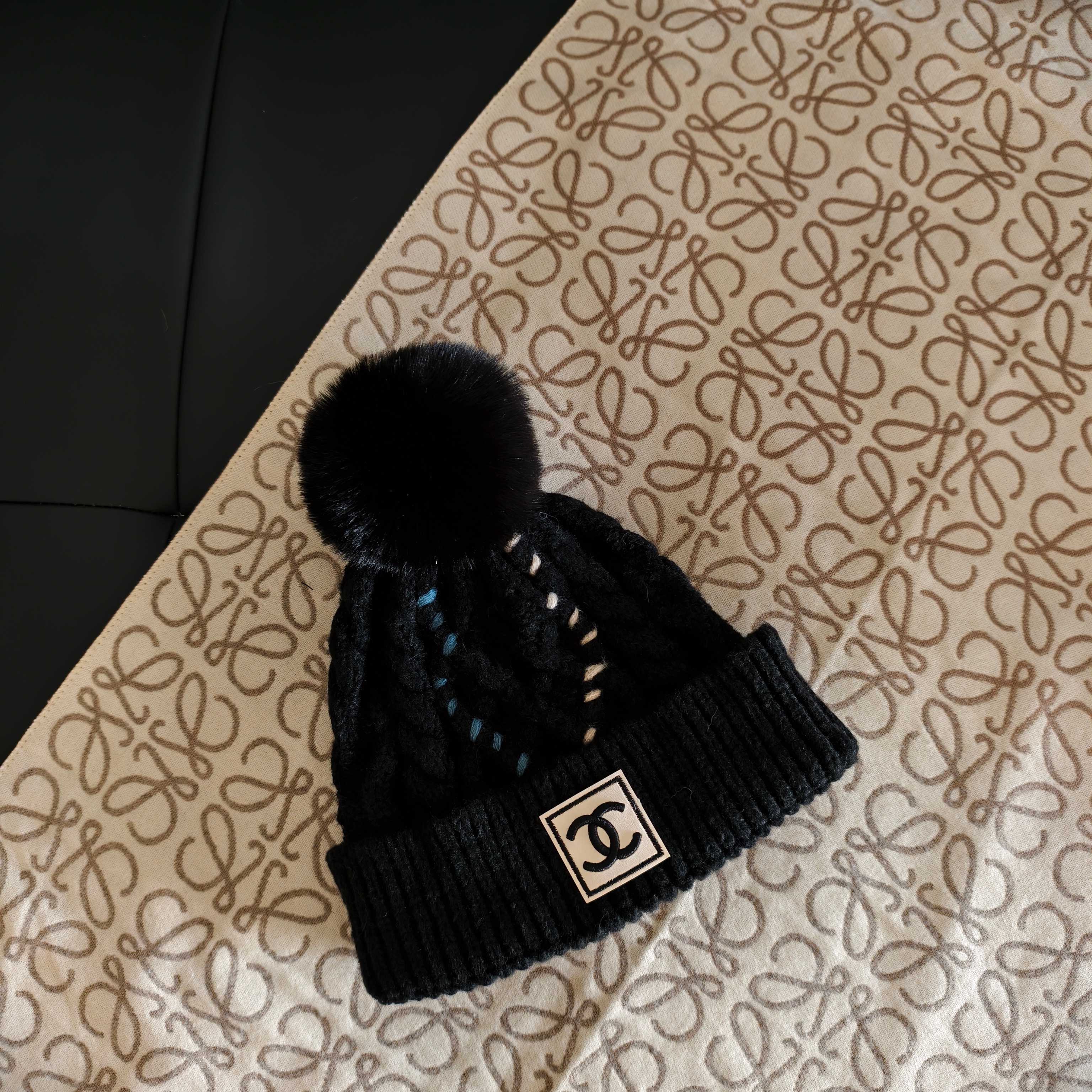 💛配防尘袋 【CHANEL香奈儿】2025秋冬新款小香风加绒毛球毛线帽#非常有质感的一款～复古风