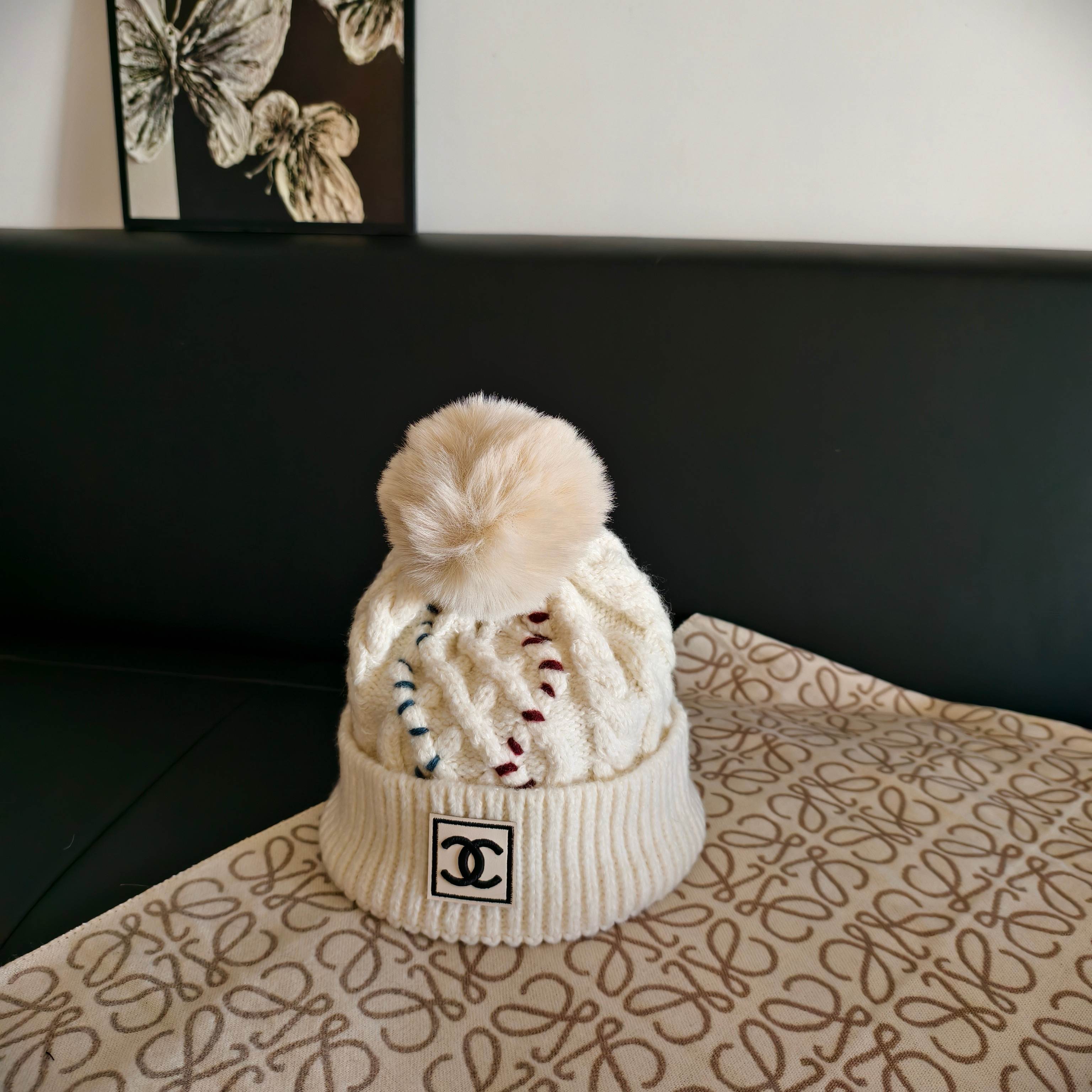 💛配防尘袋 【CHANEL香奈儿】2025秋冬新款小香风加绒毛球毛线帽#非常有质感的一款～复古风