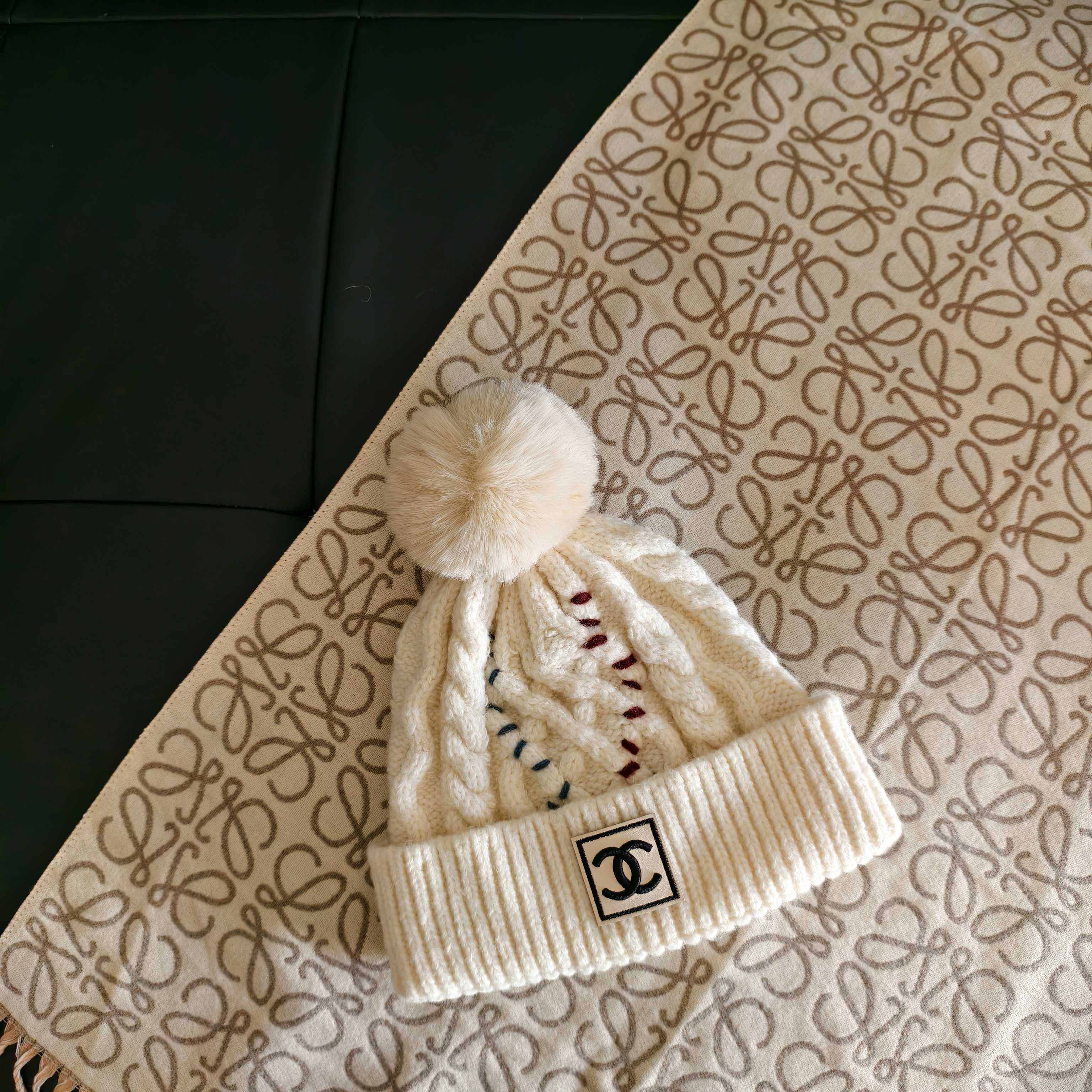 💛配防尘袋 【CHANEL香奈儿】2025秋冬新款小香风加绒毛球毛线帽#非常有质感的一款～复古风