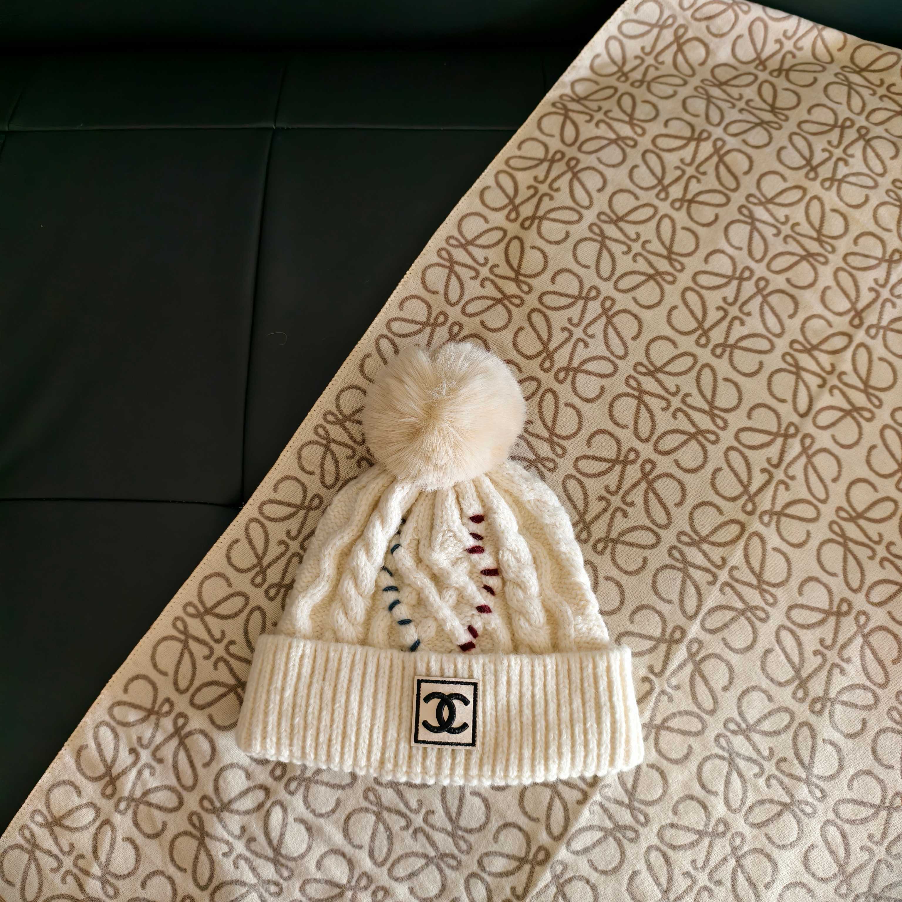 💛配防尘袋 【CHANEL香奈儿】2025秋冬新款小香风加绒毛球毛线帽#非常有质感的一款～复古风
