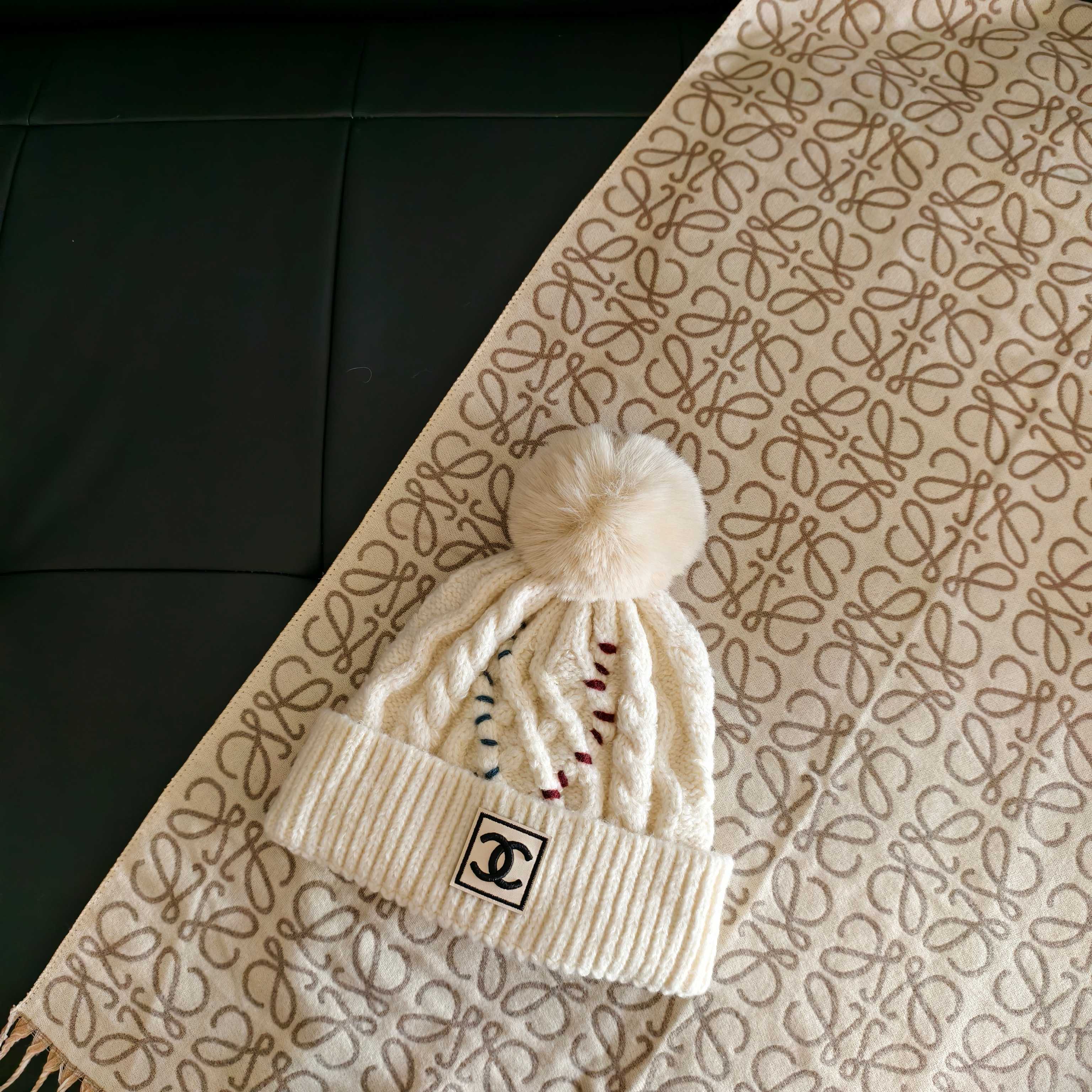 💛配防尘袋 【CHANEL香奈儿】2025秋冬新款小香风加绒毛球毛线帽#非常有质感的一款～复古风