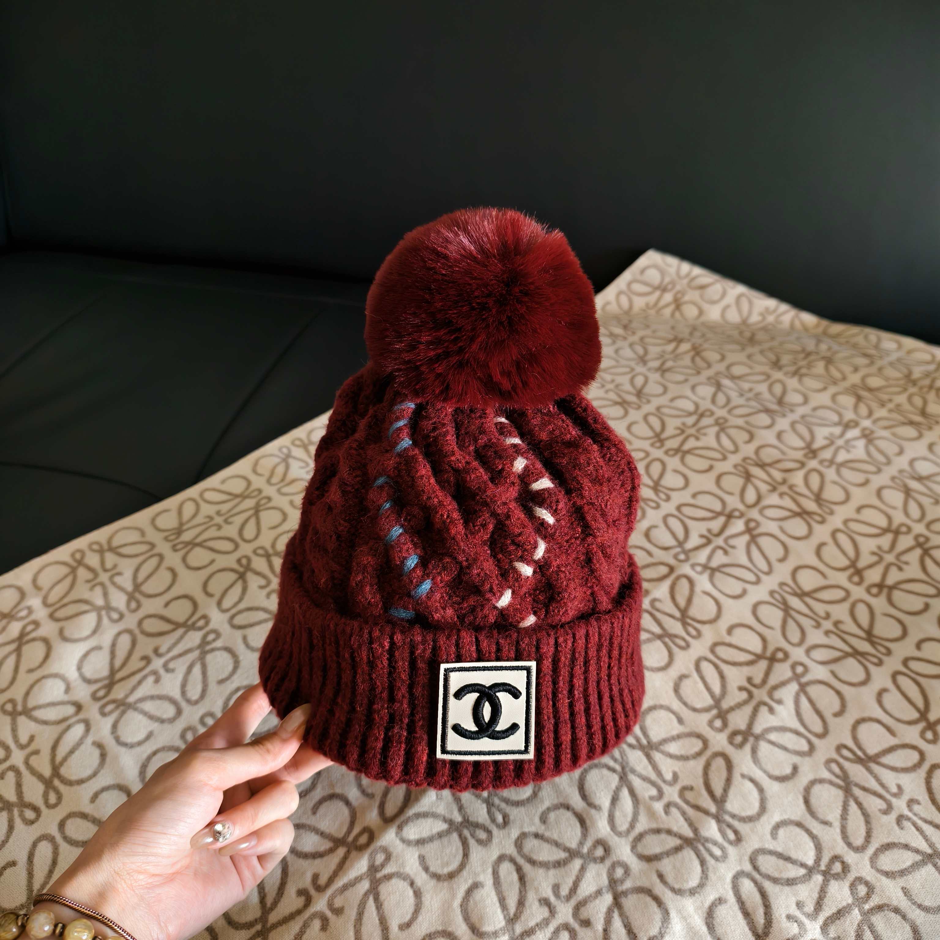 💛配防尘袋 【CHANEL香奈儿】2025秋冬新款小香风加绒毛球毛线帽#非常有质感的一款～复古风