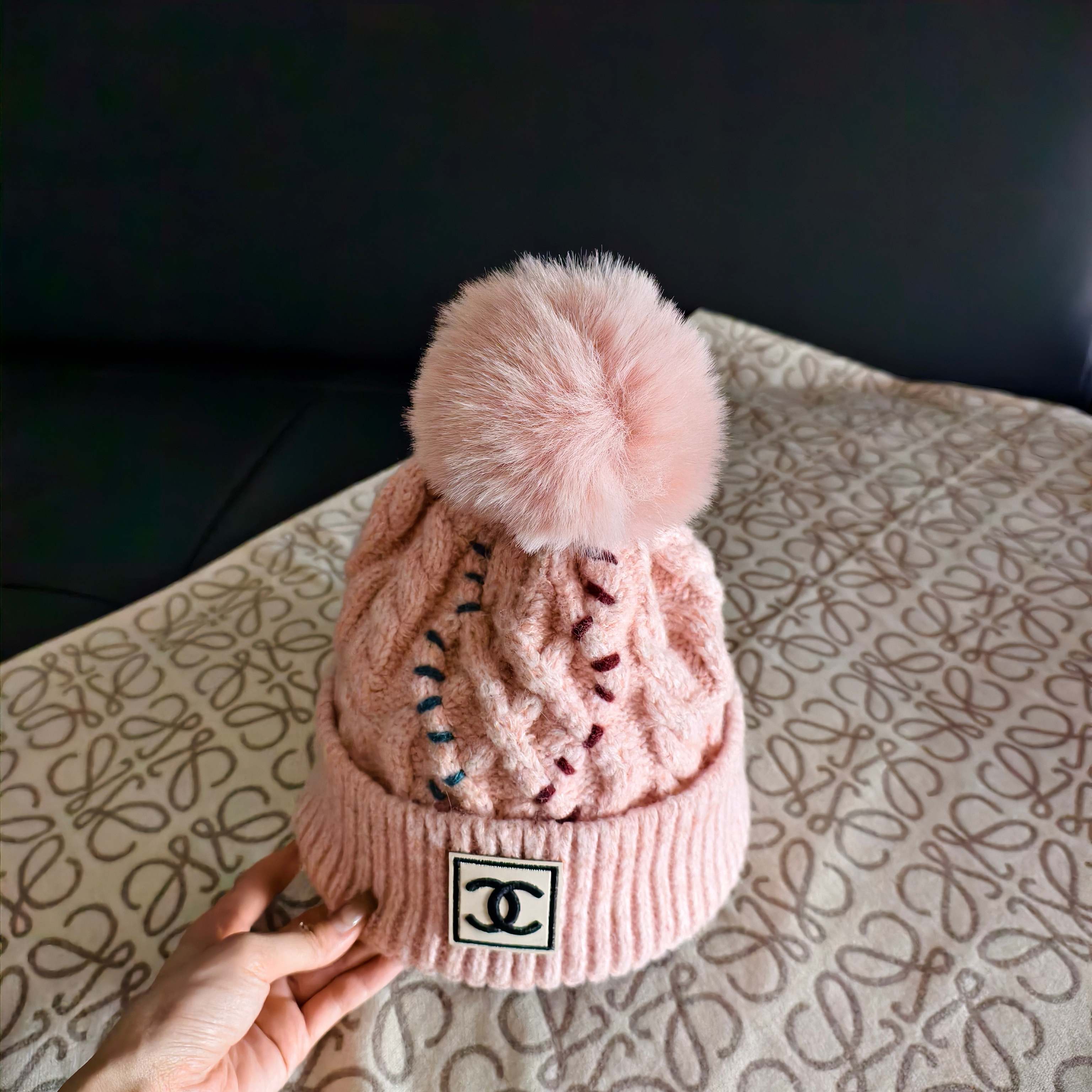 💛配防尘袋 【CHANEL香奈儿】2025秋冬新款小香风加绒毛球毛线帽#非常有质感的一款～复古风