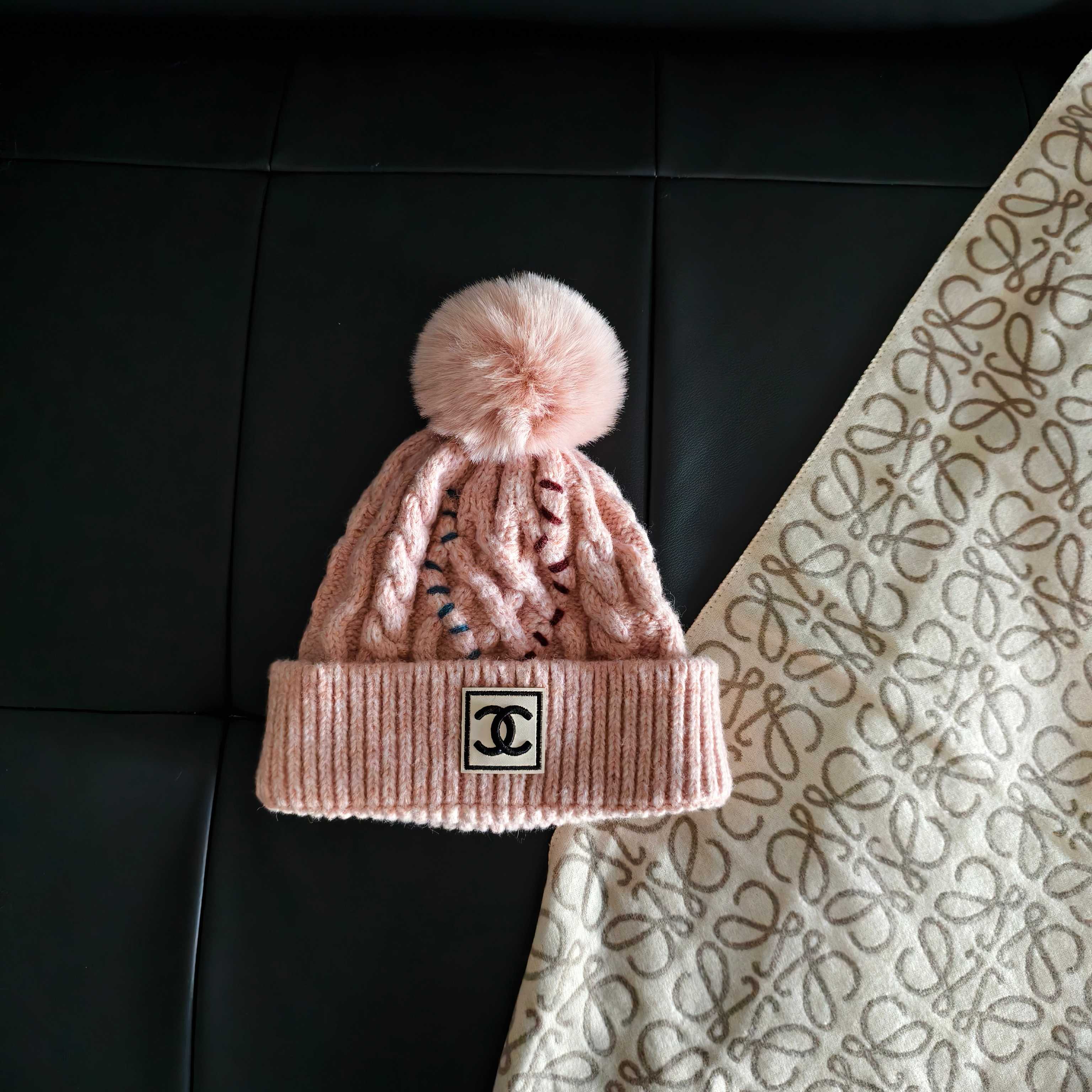 💛配防尘袋 【CHANEL香奈儿】2025秋冬新款小香风加绒毛球毛线帽#非常有质感的一款～复古风