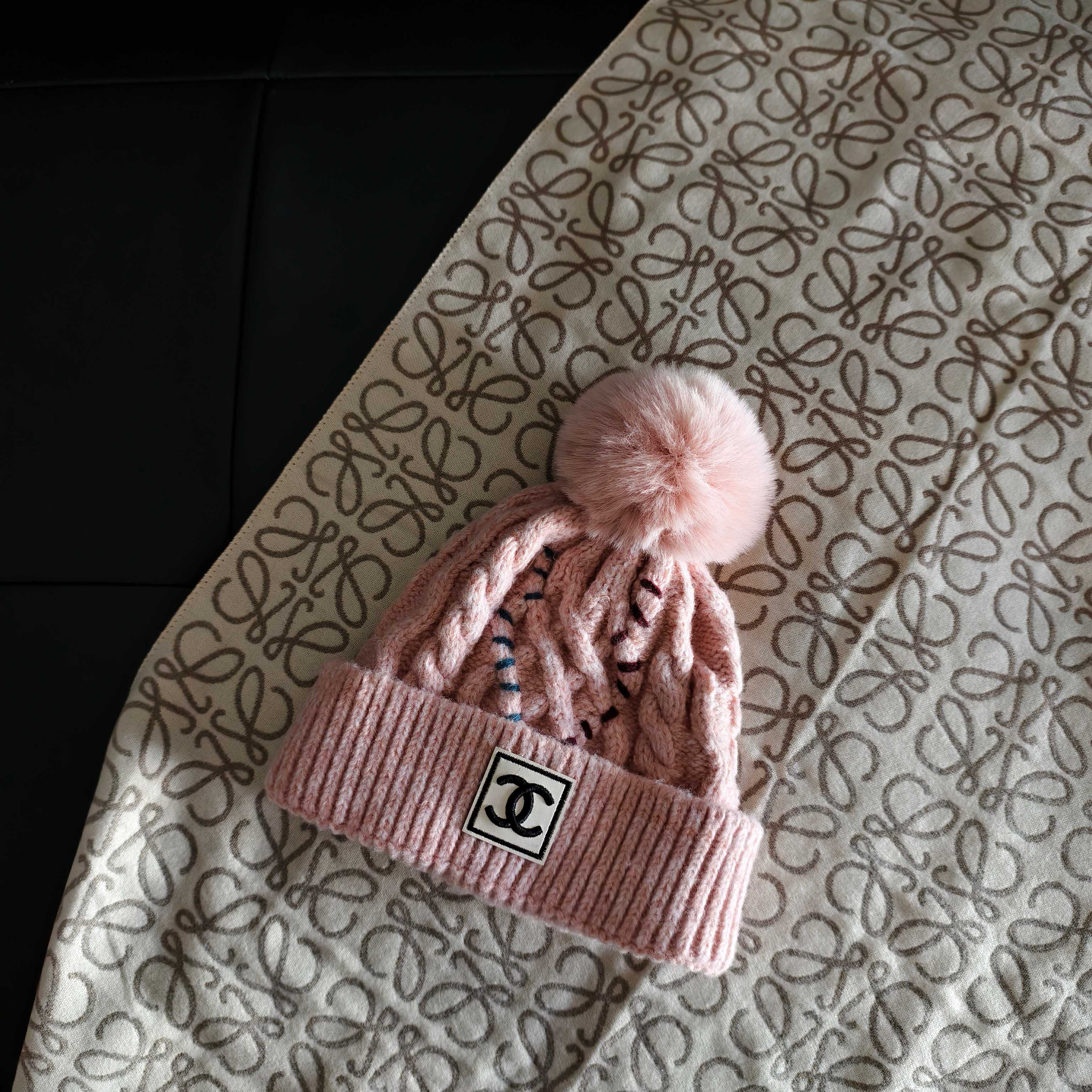 💛配防尘袋 【CHANEL香奈儿】2025秋冬新款小香风加绒毛球毛线帽#非常有质感的一款～复古风