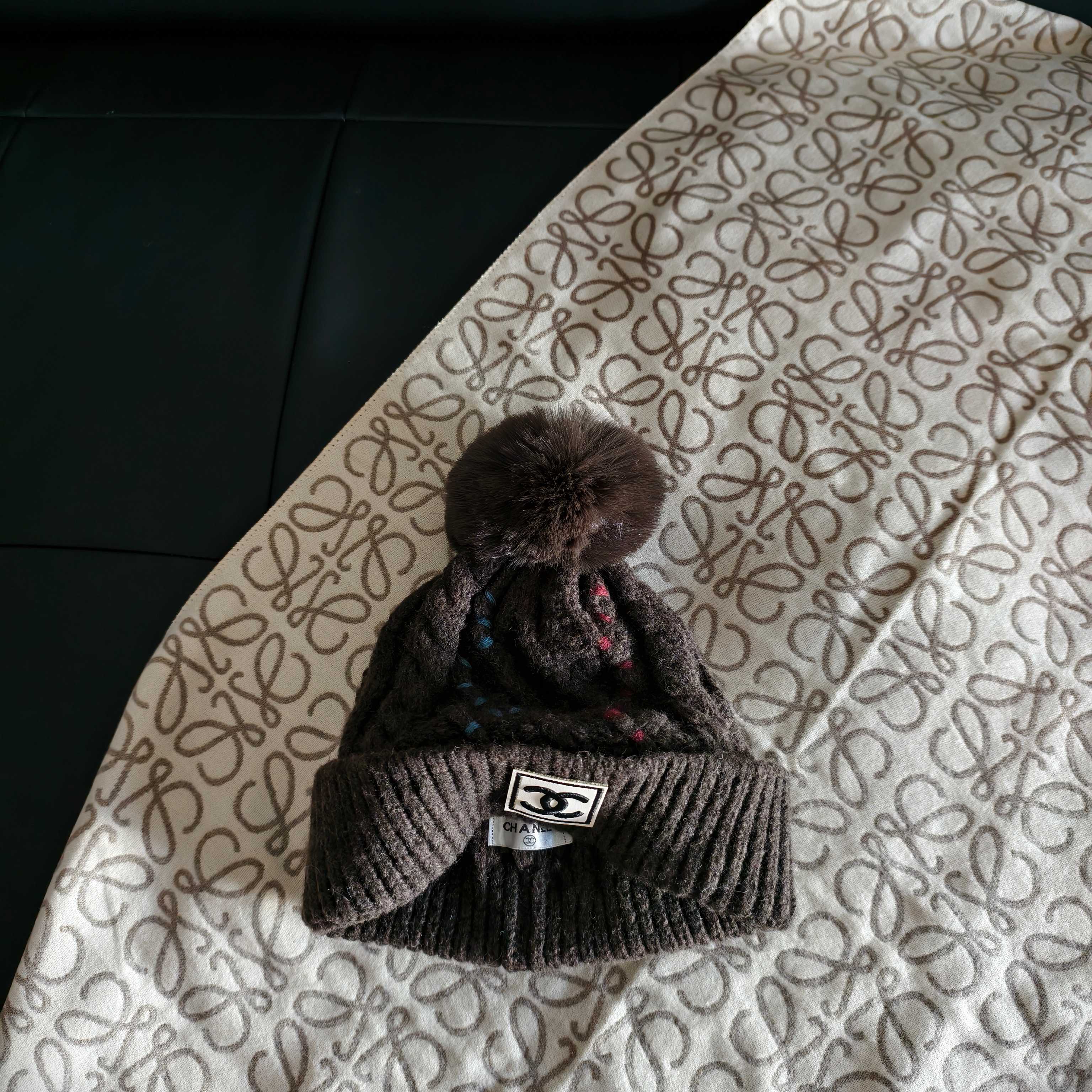 💛配防尘袋 【CHANEL香奈儿】2025秋冬新款小香风加绒毛球毛线帽#非常有质感的一款～复古风