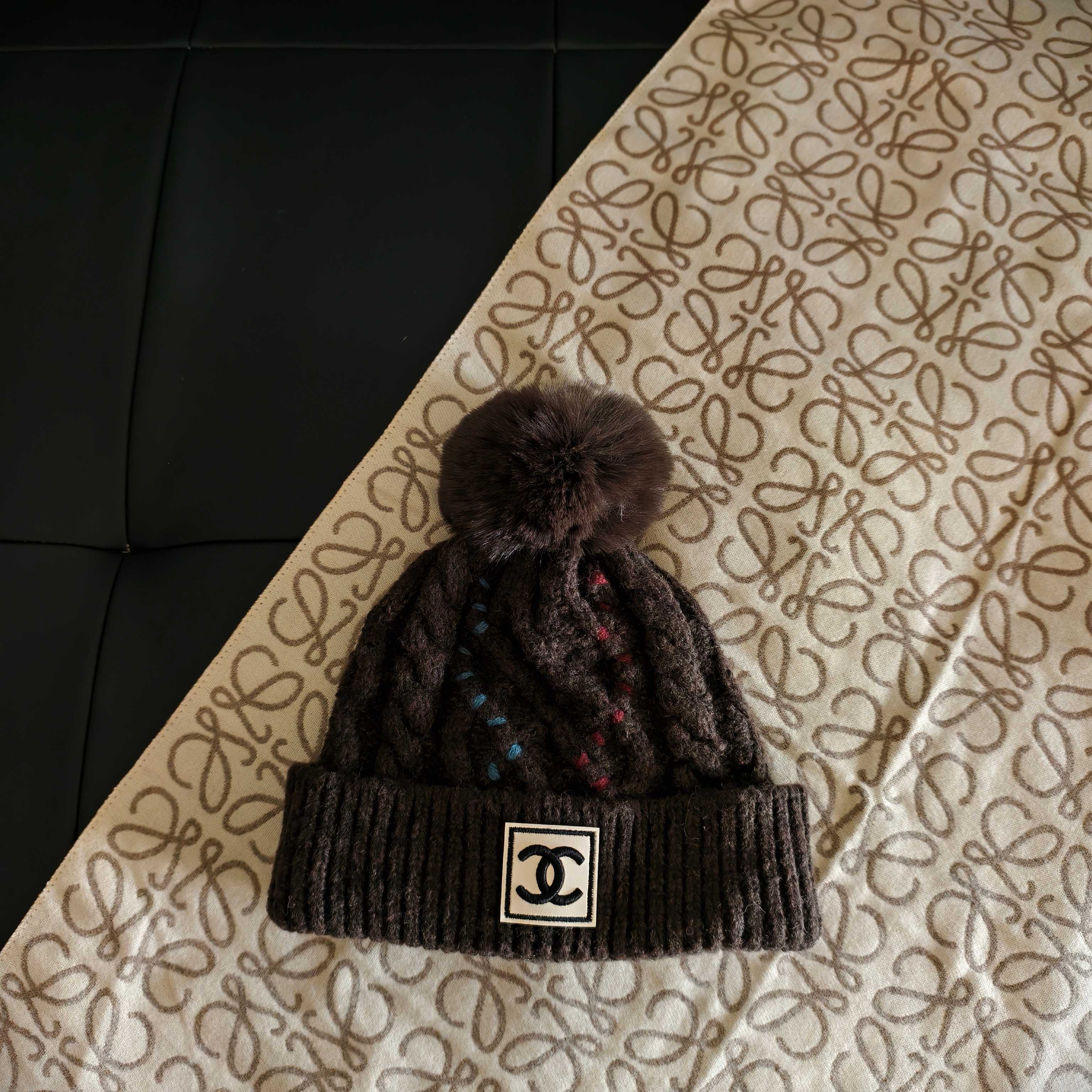 💛配防尘袋 【CHANEL香奈儿】2025秋冬新款小香风加绒毛球毛线帽#非常有质感的一款～复古风