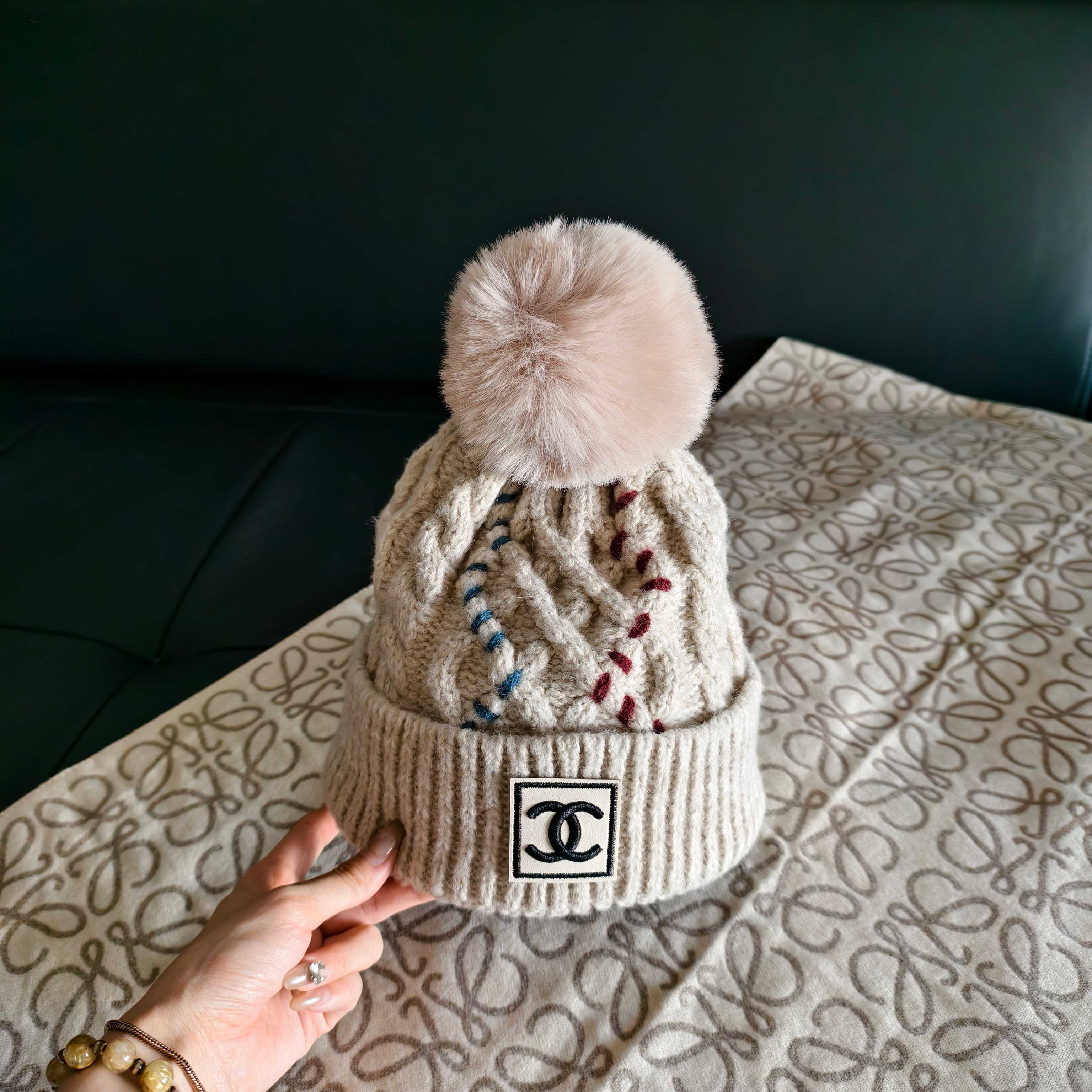 💛配防尘袋 【CHANEL香奈儿】2025秋冬新款小香风加绒毛球毛线帽#非常有质感的一款～复古风