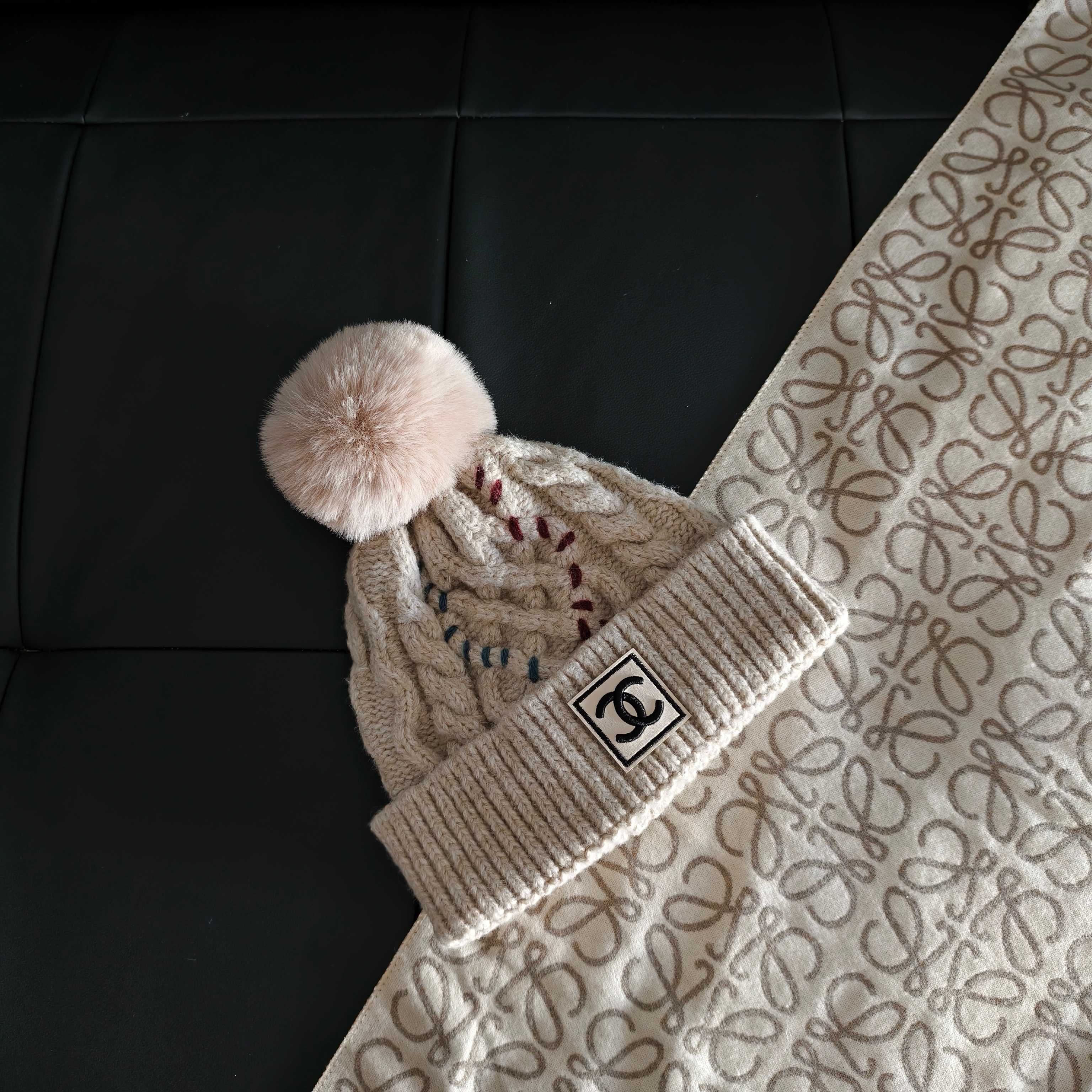 💛配防尘袋 【CHANEL香奈儿】2025秋冬新款小香风加绒毛球毛线帽#非常有质感的一款～复古风