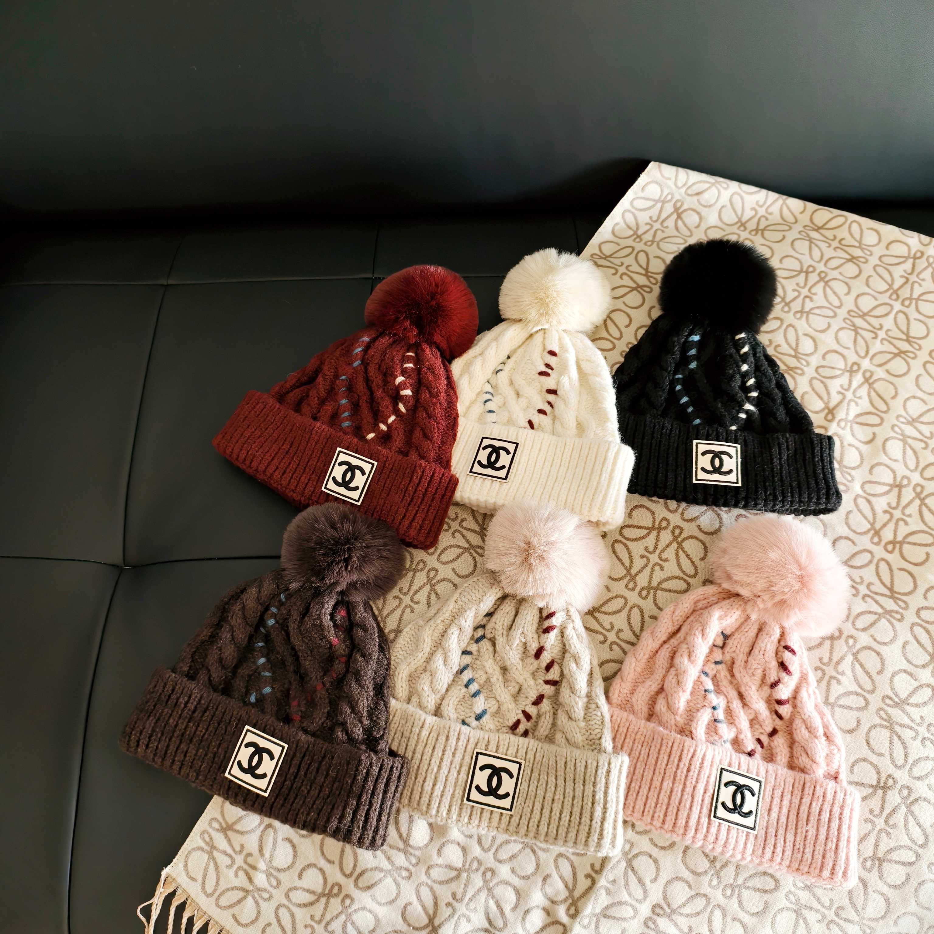 💛配防尘袋 【CHANEL香奈儿】2025秋冬新款小香风加绒毛球毛线帽#非常有质感的一款～复古风