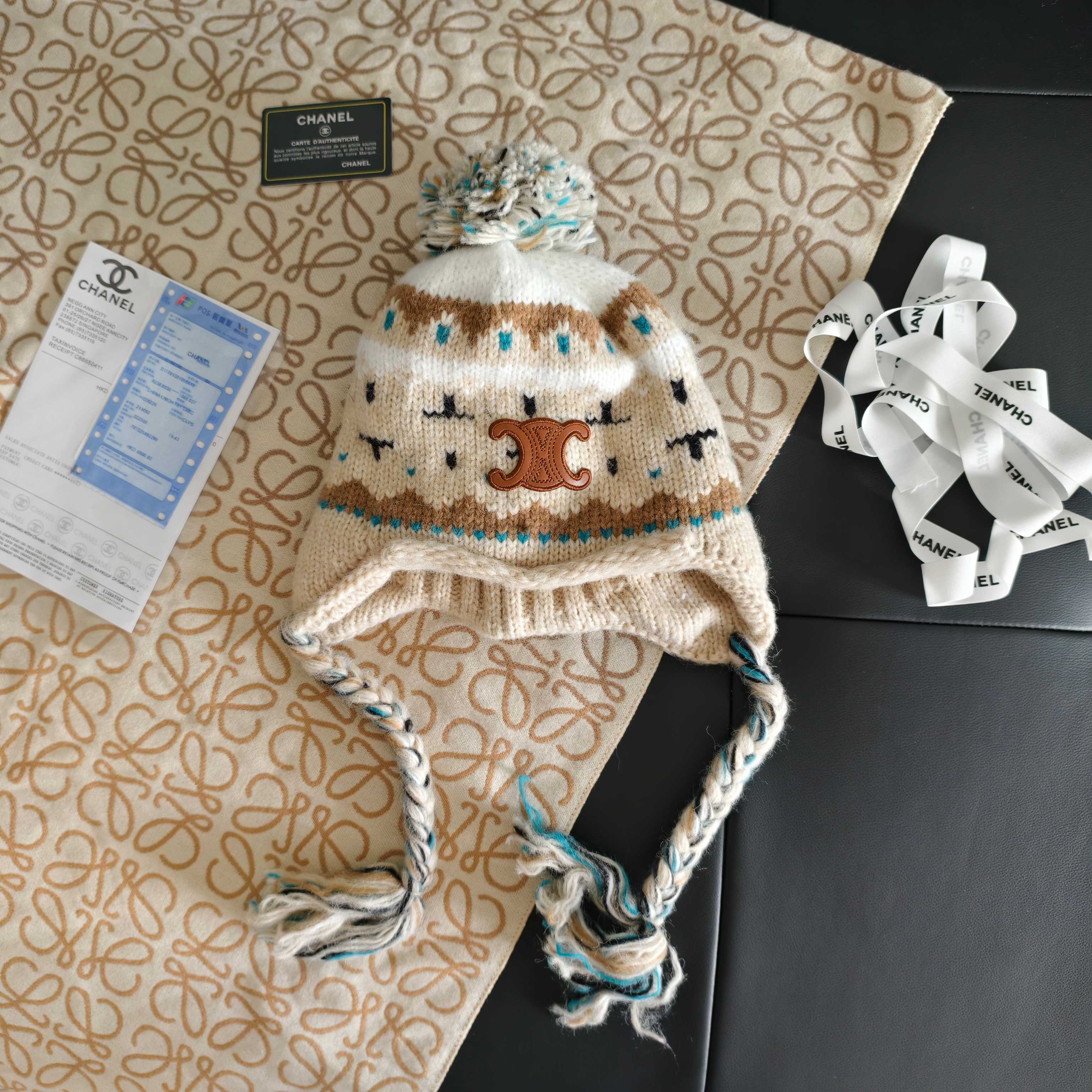 NO:643376,Specially equipped with dust bag [CELINE Celine] 2025 autumn and winter new ear protection beanie hat# A very textured one ~ retro style hat fisherman hat baseball cap knitted hat, hat, celine, celine, espadrilles, hats19860909特配防尘袋【CELINE赛琳】2025秋冬新款护耳帽毛线帽# 非常有质感的一款～复古风帽子渔夫帽棒球帽针织帽,帽子,celine,celine,espadrilles,hats,hat