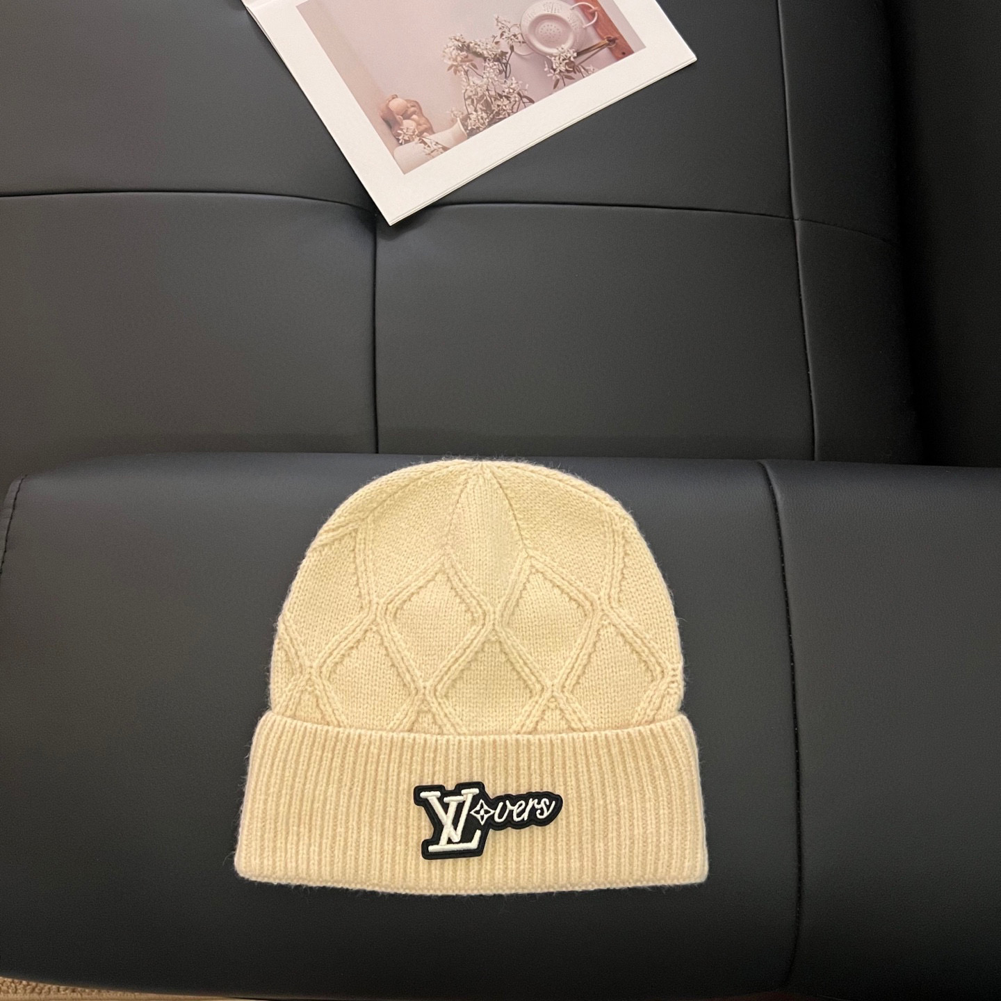 NO:643356,Special price with dust bag. [LV Louis Vuitton] 2025 new big brand small fragrant style knitted woolen hat, fashionable and simple #warm style hat fisherman hat baseball cap knitted hat, hat, louis vuitton, louis vuitton, espadrilles, hats19860909特价配防尘袋.【LV路易威登】2025新款大牌小香风针织毛线帽,时尚简约#保暖款帽子渔夫帽棒球帽针织帽,帽子,louis vuitton,louis vuitton,espadrilles,hats,hat