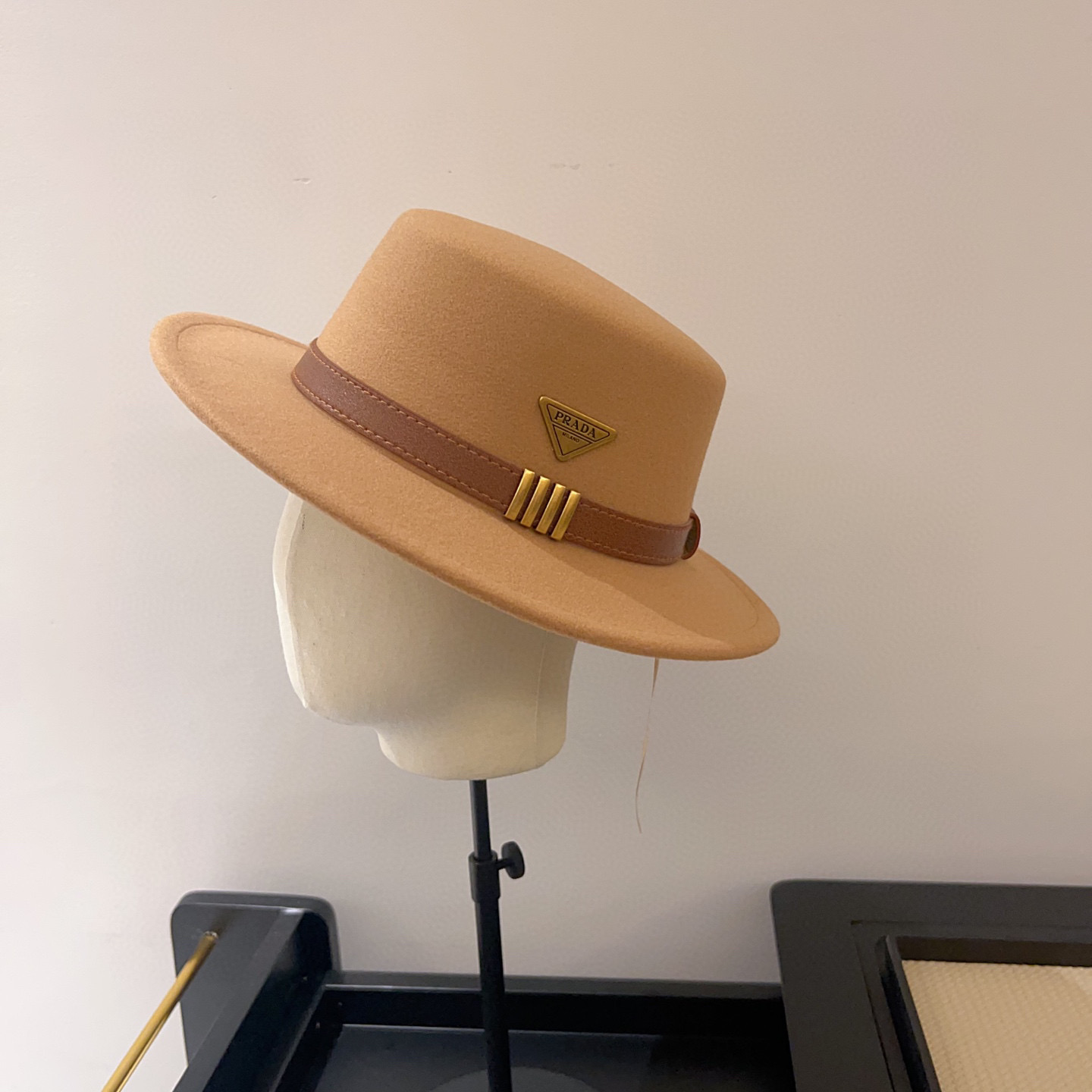 💛配防尘袋【PRADA普拉达】2025秋冬新款小香风皮带款平顶礼帽 复古简约款、百搭保暖 有调节绳