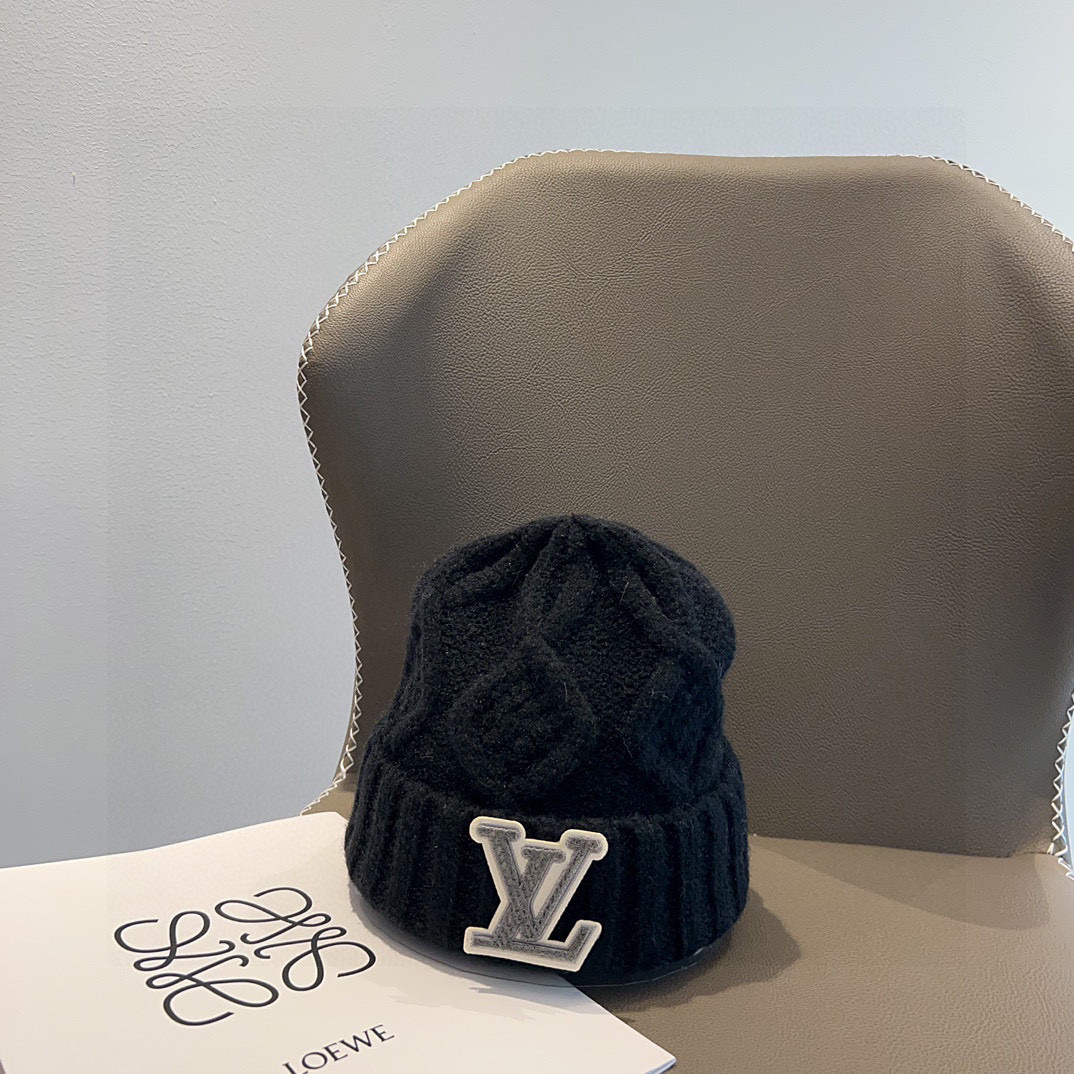 NO:643351,Special price with dust bag. [LV Louis Vuitton] 2025 autumn and winter big-name twist knitted woolen hats, very versatile hats for men and women, fisherman hats, baseball caps, knitted hats, hats, louis vuitton, louis vuitton, espadrilles, hats19860909特价配防尘袋.【LV路易威登】2025秋冬麻花大牌针织毛线帽,男女款非常百搭帽子渔夫帽棒球帽针织帽,帽子,louis vuitton,louis vuitton,espadrilles,hats,hat