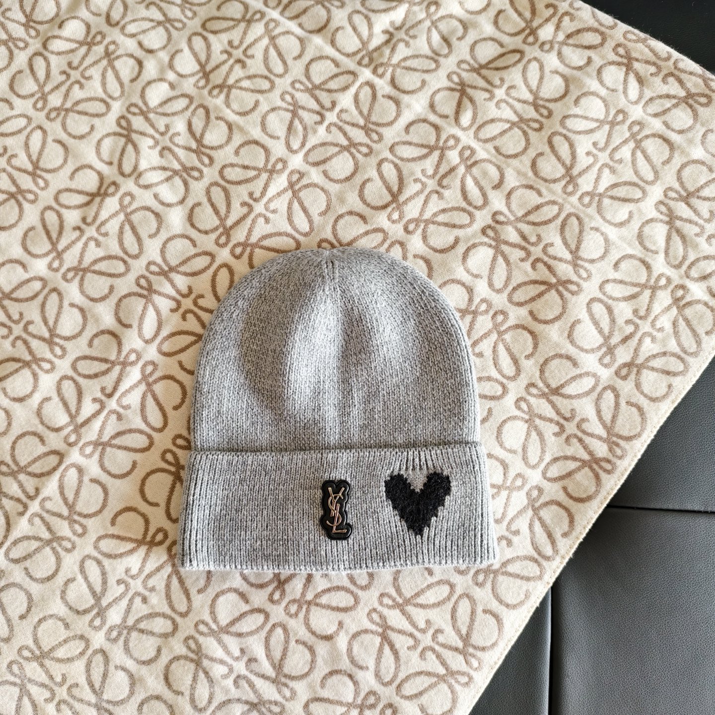 NO:643357,Special price with dust bag. [YSL Saint Laurent] 2025 new style small fragrant heart-shaped design woolen hat, exclusive new style ~ Korean style knitted single product hat fisherman hat baseball cap knitted hat, hat, saint laurent, saint laurent, espadrilles, hats19860909特价配防尘袋.【YSL圣罗兰】2025新款小香风心型设计毛线帽,独家新款～韩版针织单品帽子渔夫帽棒球帽针织帽,帽子,saint laurent,saint laurent,espadrilles,hats,hat